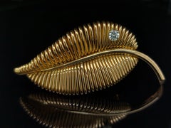 18 Karat Yellow Gold Mauboussin Paris Leaf Pin / Brooch from the 1940
