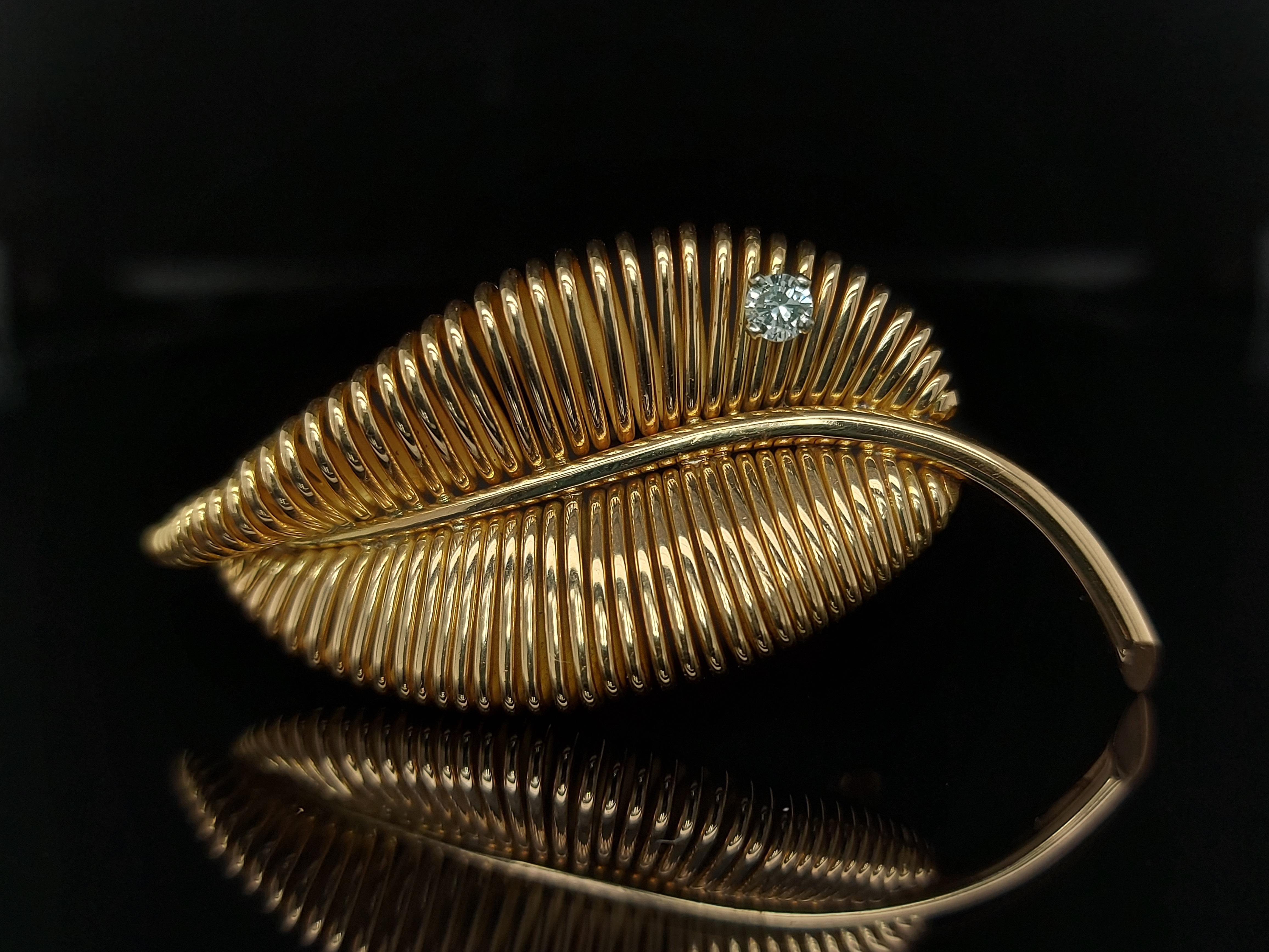 18 Karat Yellow Gold Mauboussin Paris Leaf Pin / Brooch from the 1940 For Sale 1