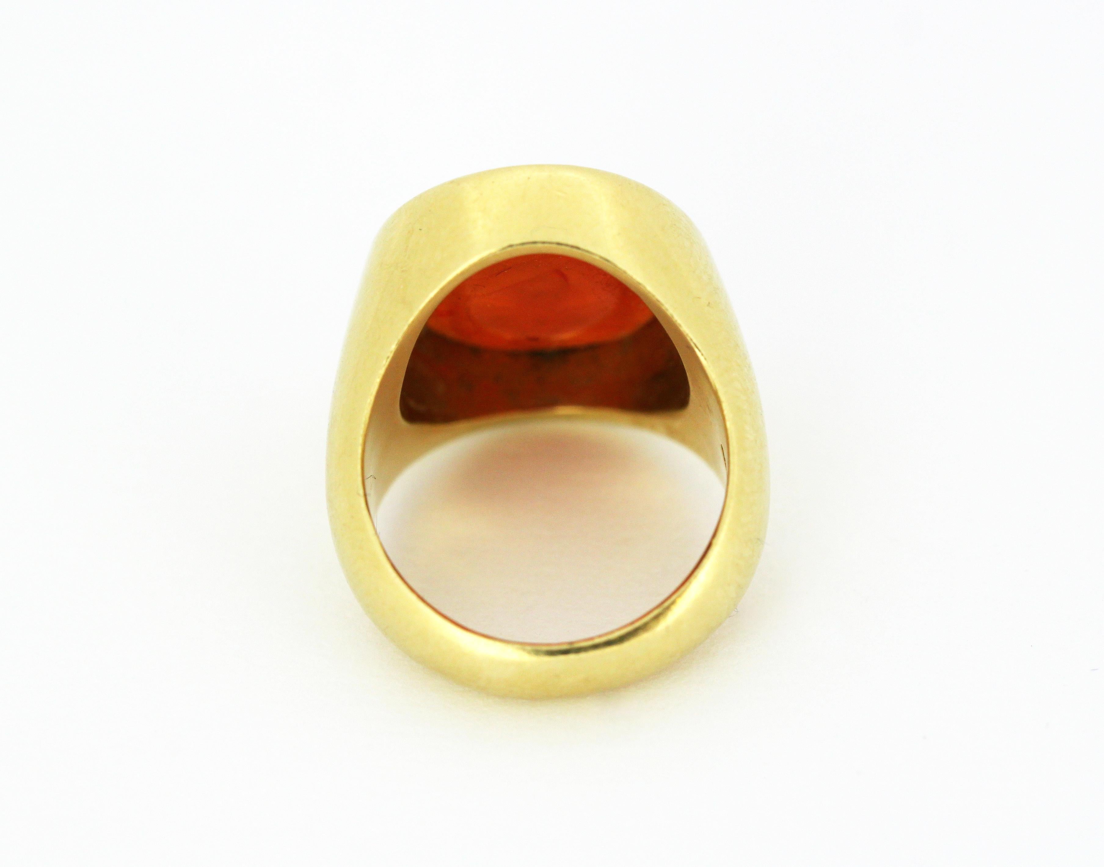 18 Karat Yellow Gold Men's Ring with Carnelian Seal with Coats of Arms 1