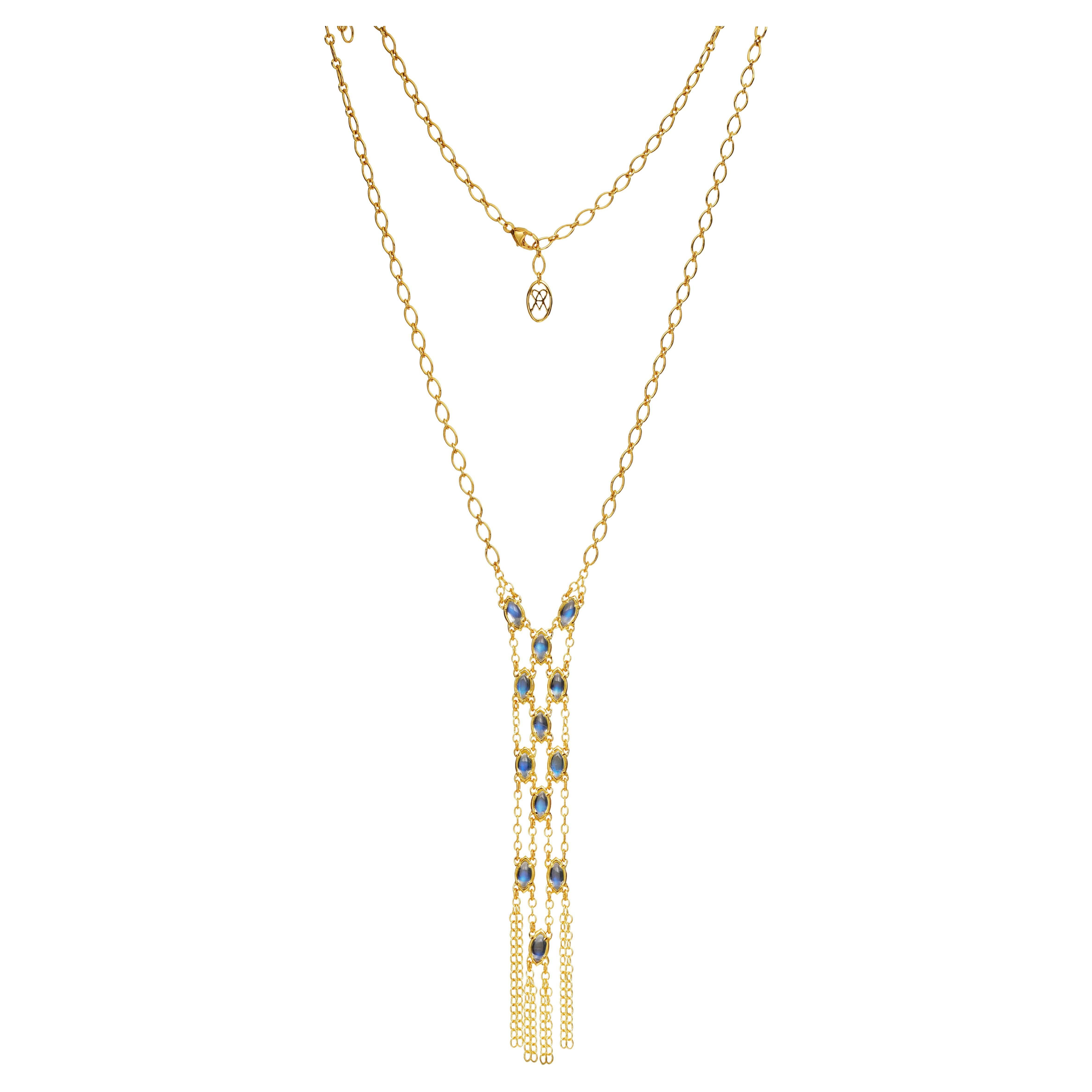 18kt Yellow Gold Mesh Chain Necklace with Moonstone Marquise Cabochon For Sale