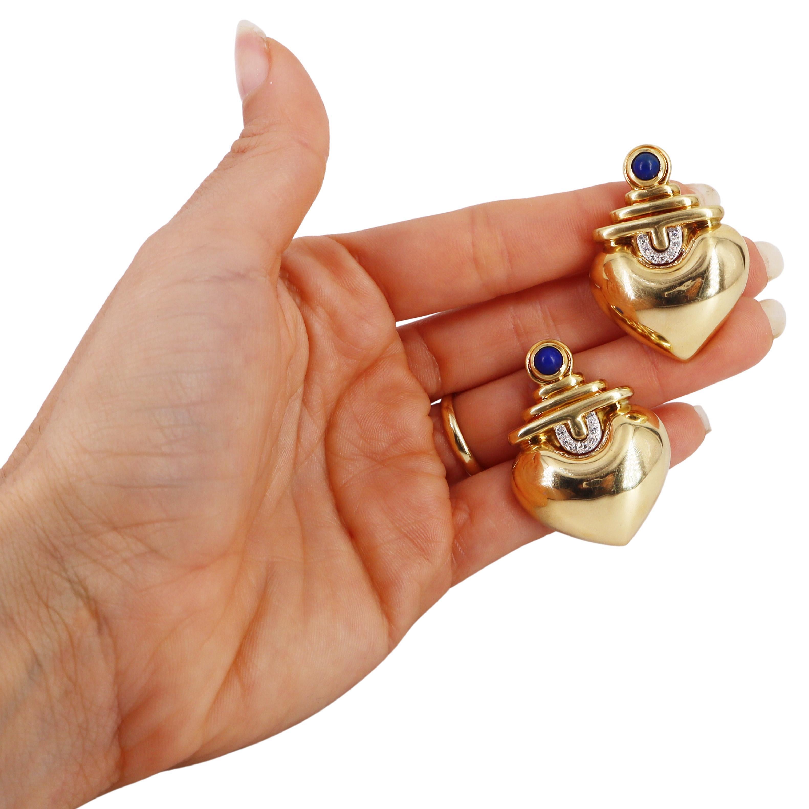 18kt Yellow Gold Mid century Clip Earrings with Lapis lazuli and Diamonds In Excellent Condition For Sale In Aventura, FL