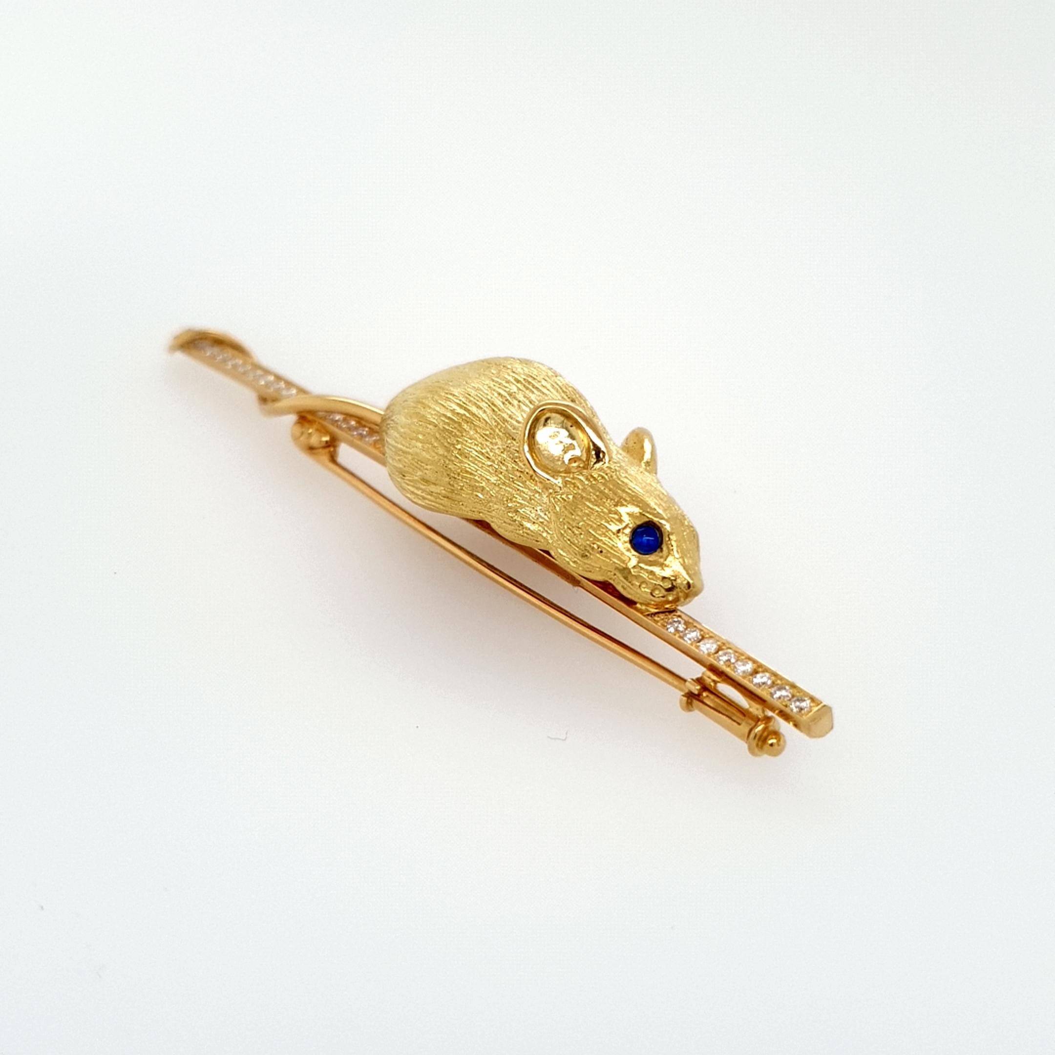 18kt Yellow Gold Mouse Brooch with Sapphire and Diamonds In New Condition In Kirschweiler, DE