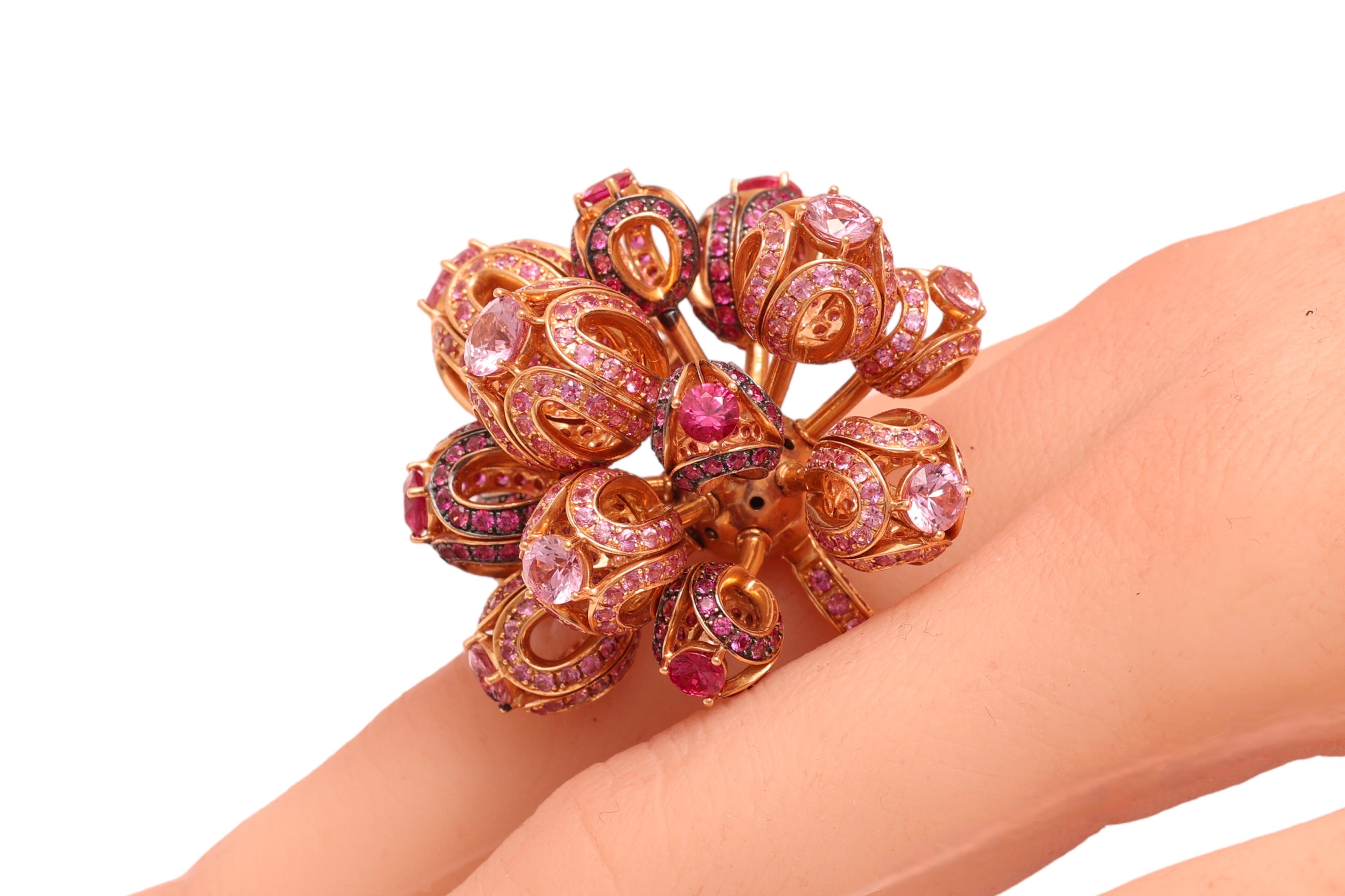 18kt Yellow Gold Moving Flower Ring with 15.65 ct Pink Sapphires For Sale 4