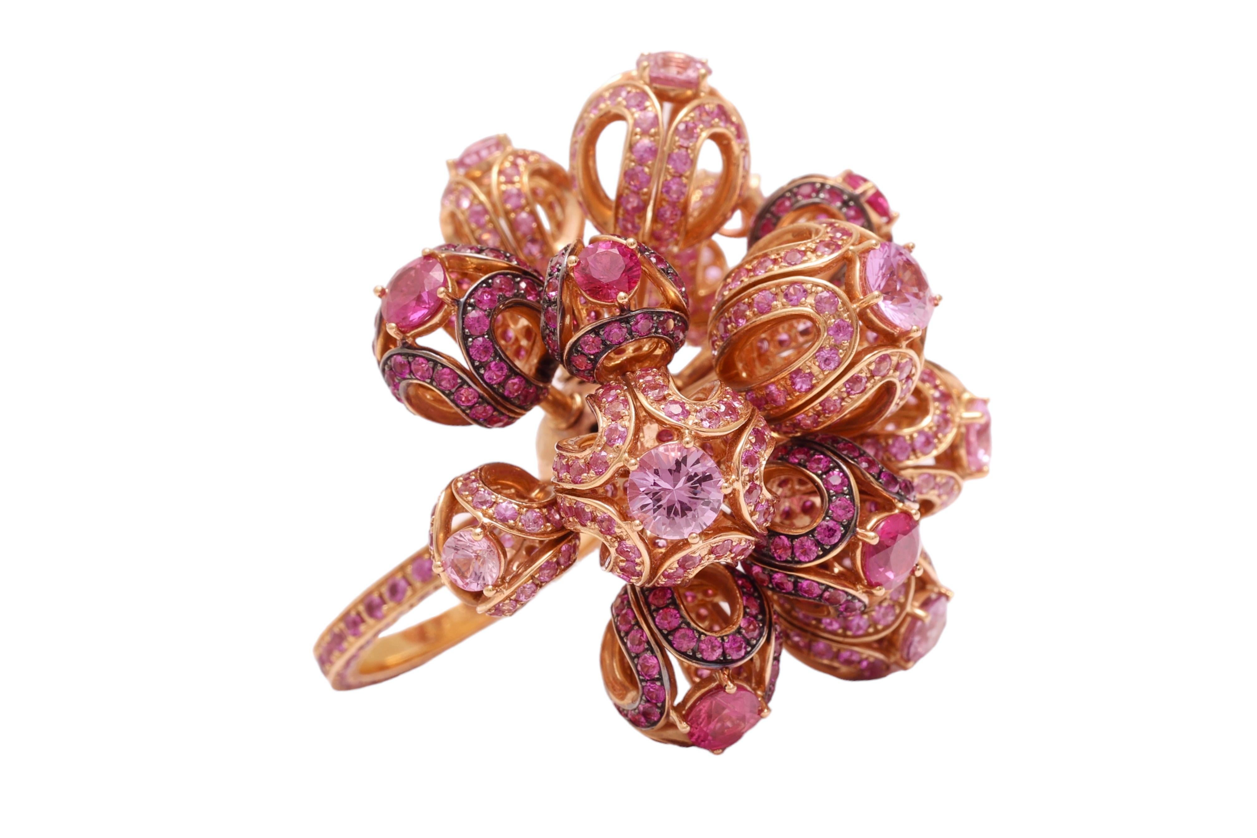 Brilliant Cut 18kt Yellow Gold Moving Flower Ring with 15.65 ct Pink Sapphires For Sale