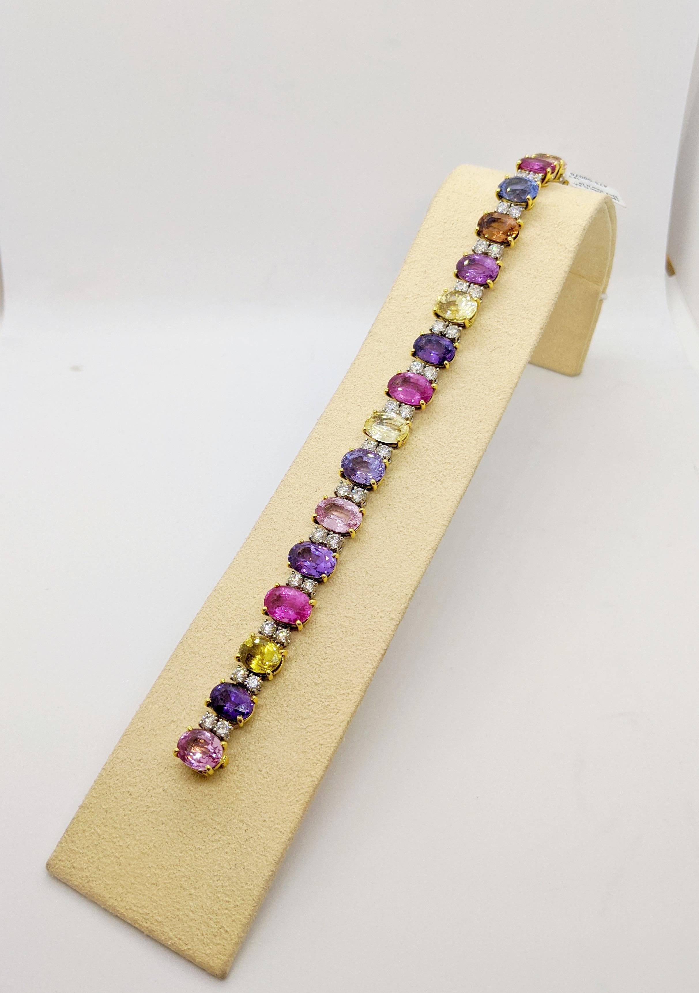 18 Karat Gold Multicolored Oval Sapphires 49.95 Carat and Diamonds Bracelet In New Condition For Sale In New York, NY