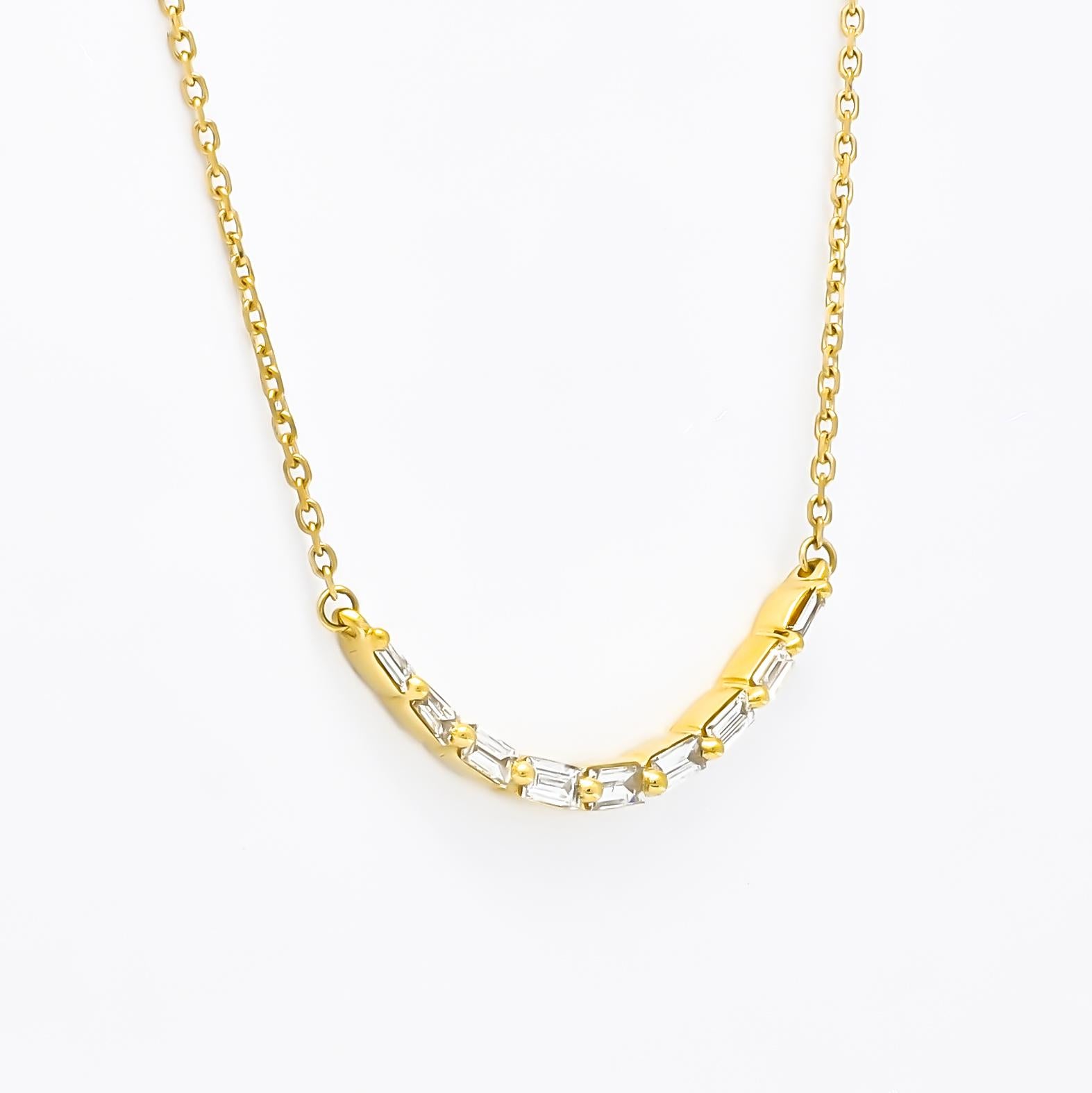 This breathtaking curved bar pendant necklace is a true masterpiece, featuring a single line of horizontally set baguette diamonds that create a dramatic and dazzling effect. 

The pendant is crafted in luxurious 18 yellow karat gold, providing a