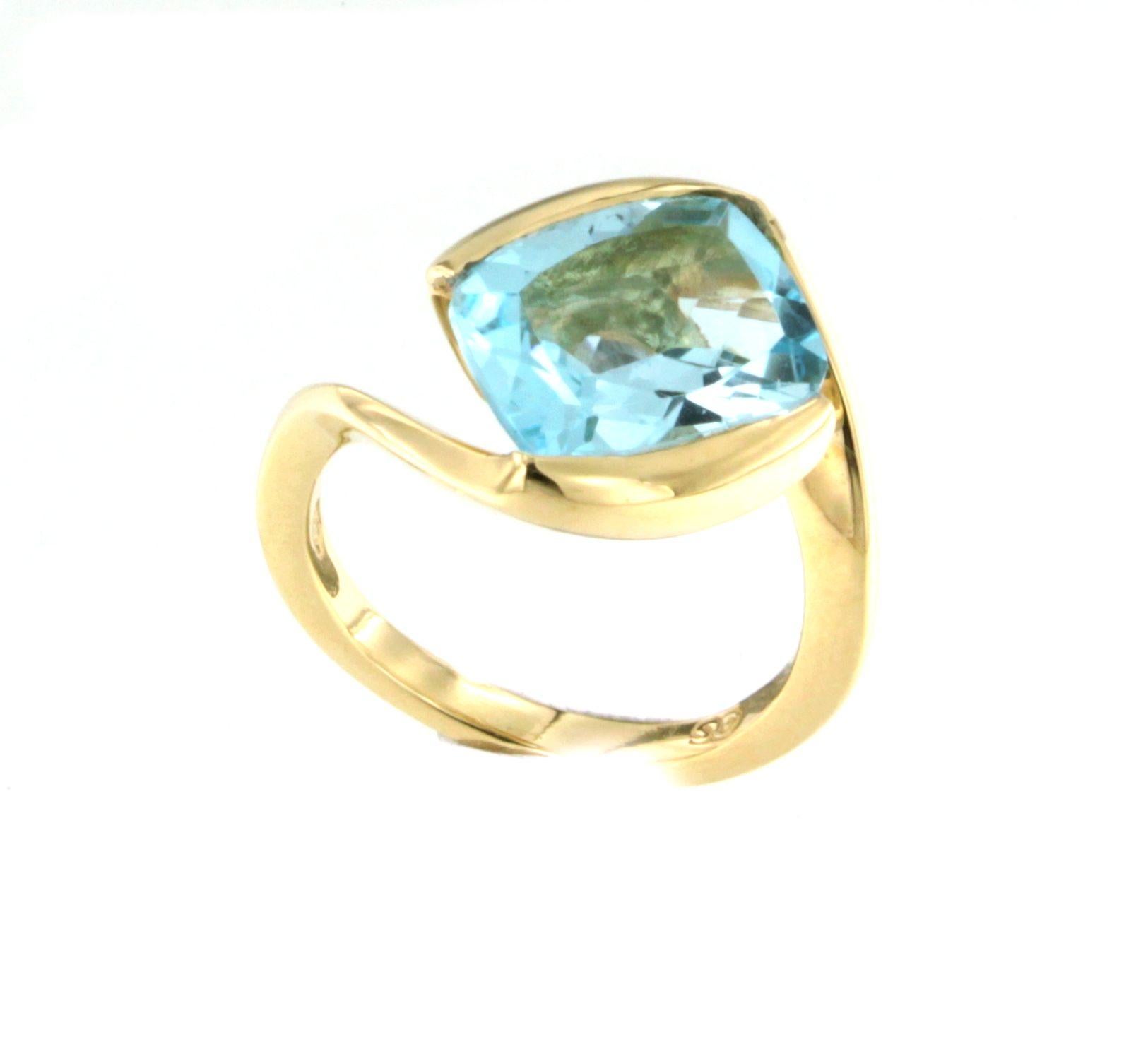 18Kt Yellow Gold Natural Stones Blue Topaz Fashion Cocktail  Modern Ring  In New Condition For Sale In GALLARATE, IT