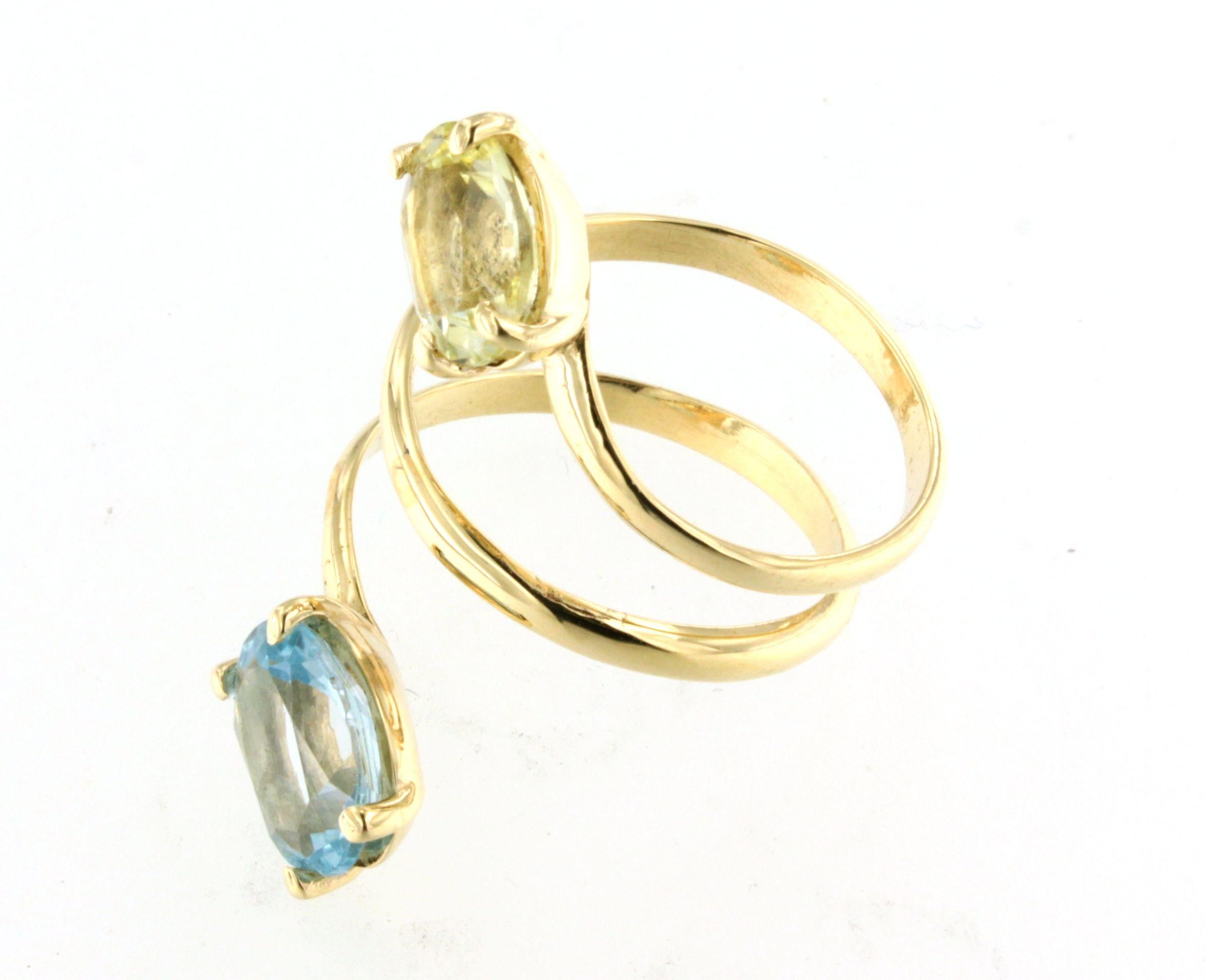 Anillo de cóctel elegante de oro amarillo de 18 quilates con diseño de moda de piedras naturales Contemporáneo en venta