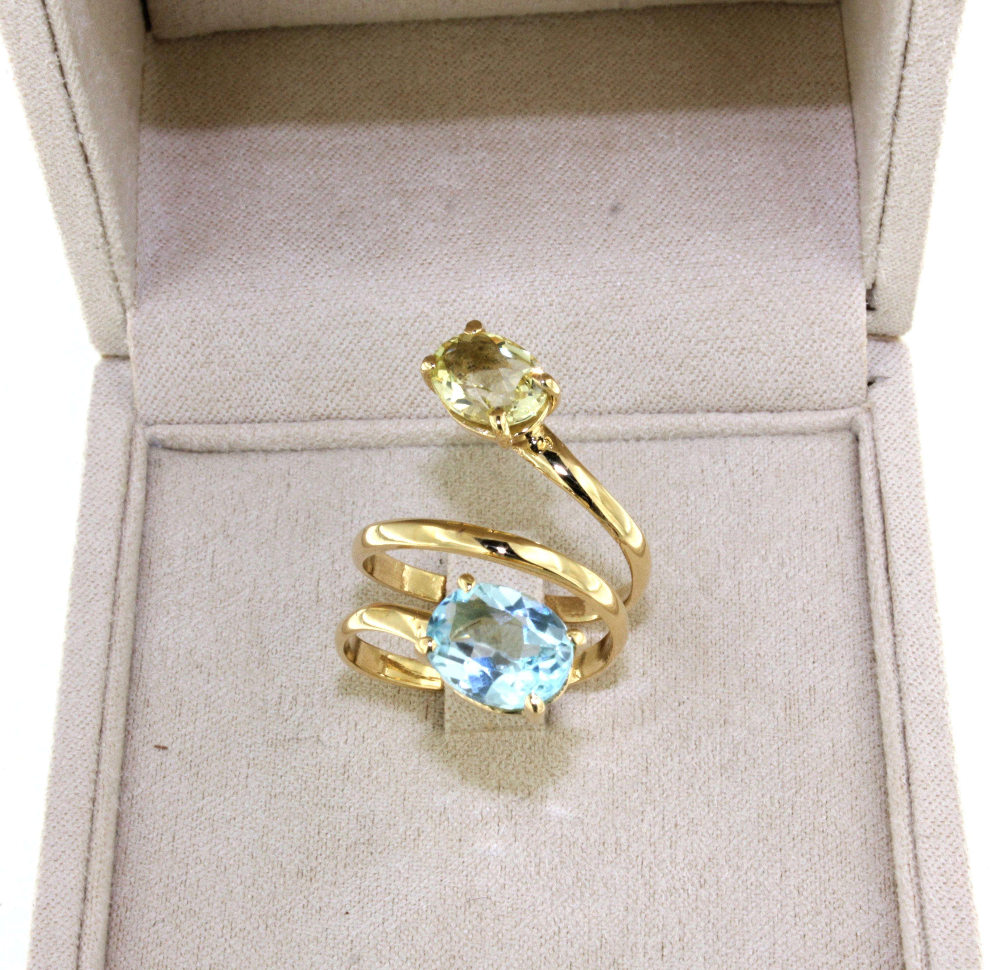 Anillo de cóctel elegante de oro amarillo de 18 quilates con diseño de moda de piedras naturales en Nuevo estado para la venta en GALLARATE, IT