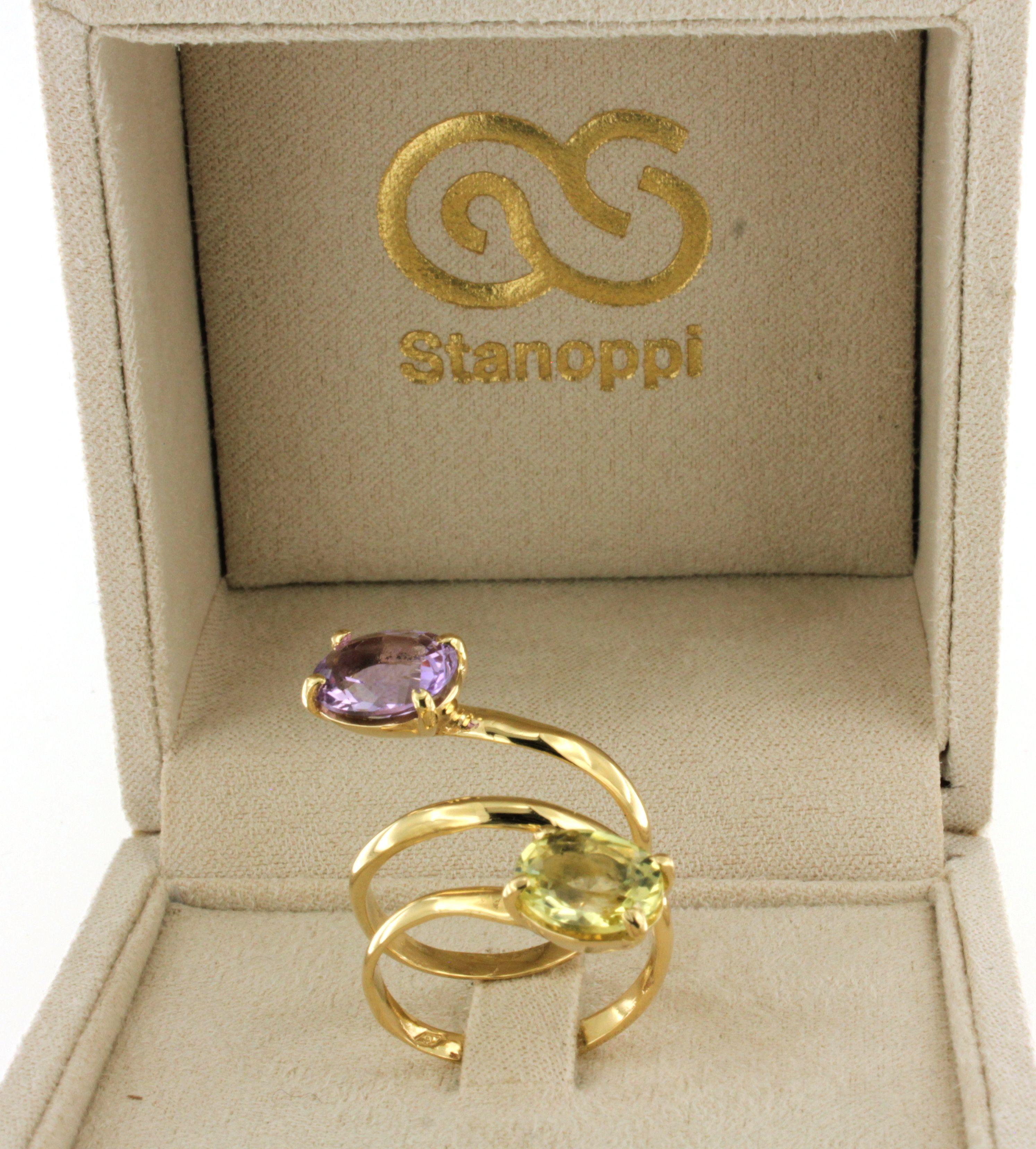 Femenino o masculino Anillo Contemporáneo de Cóctel Elegante de Oro Amarillo de 18 Kt con Piedras Naturales en venta