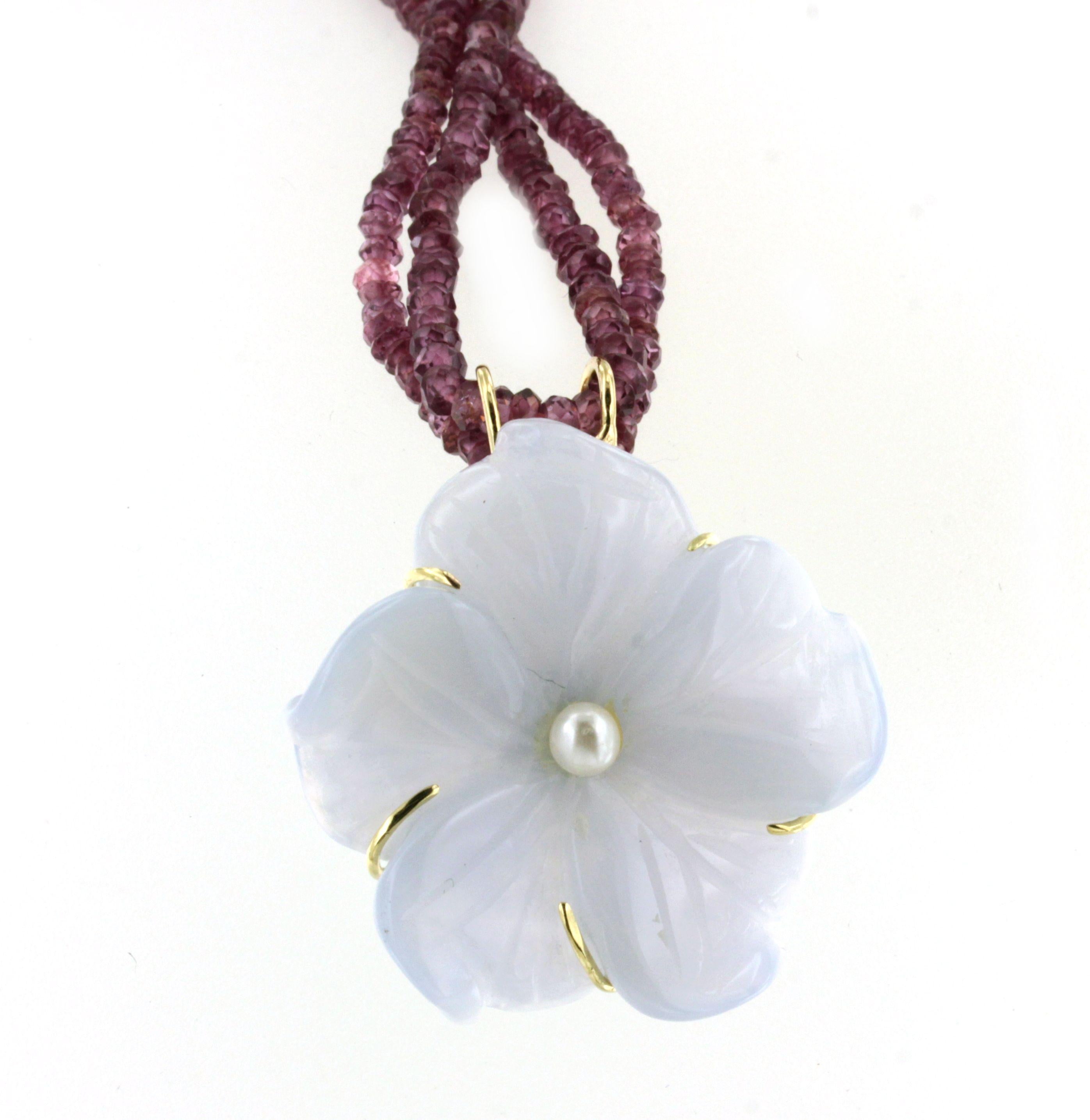 Collier pendentif cocktail élégant en or jaune 18Kt avec Natural Elegance Stone en vente 1