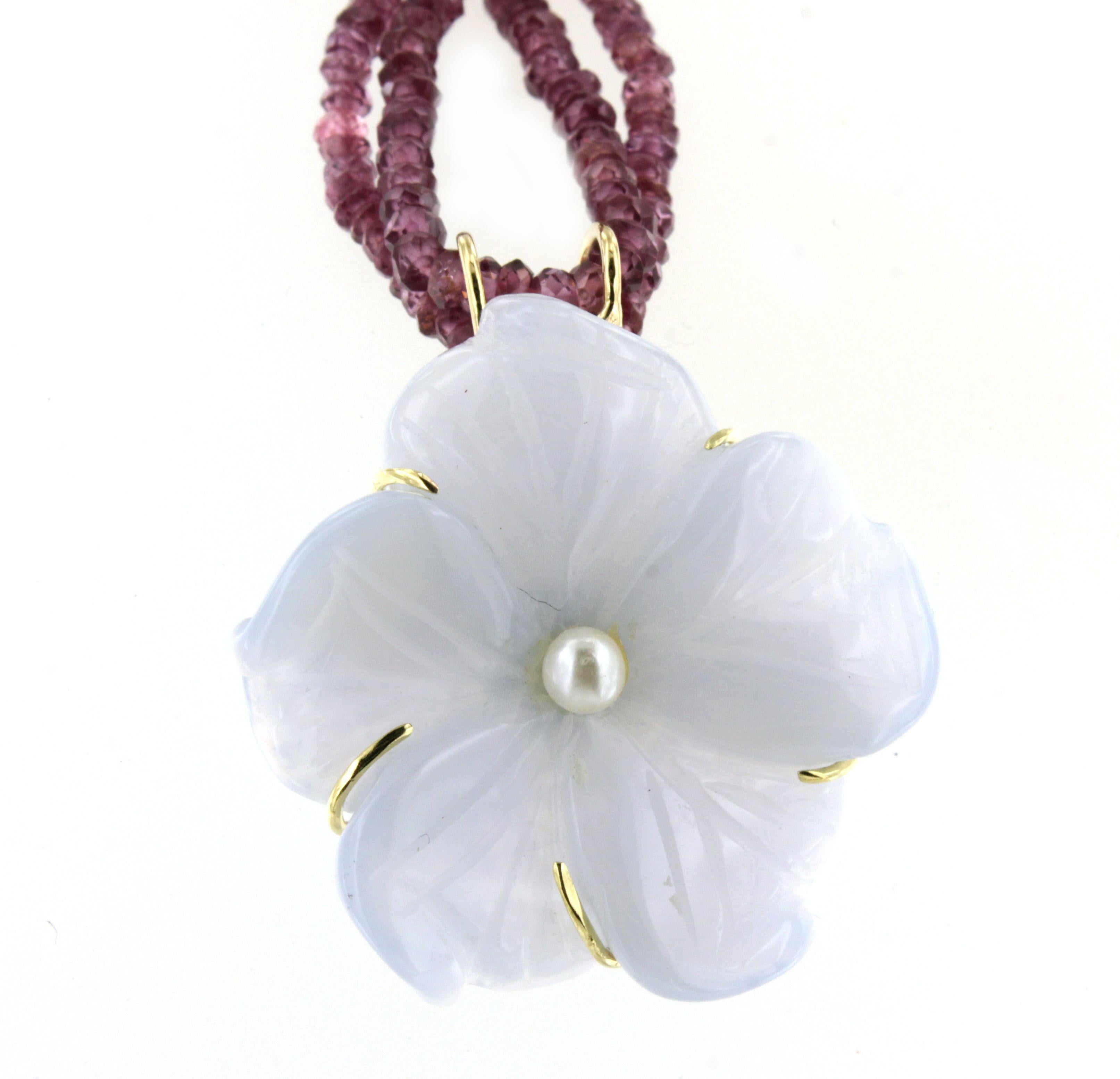 Collier pendentif cocktail élégant en or jaune 18Kt avec Natural Elegance Stone en vente 2