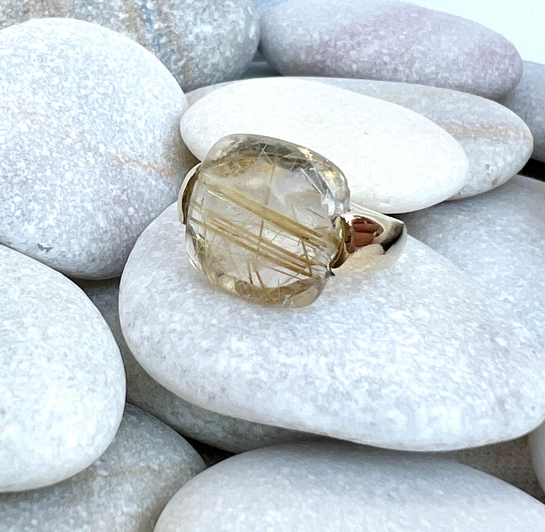 Bague de cocktail élégante en or jaune 18 carats, pierres naturelles et quartz rutile à la mode en vente 3