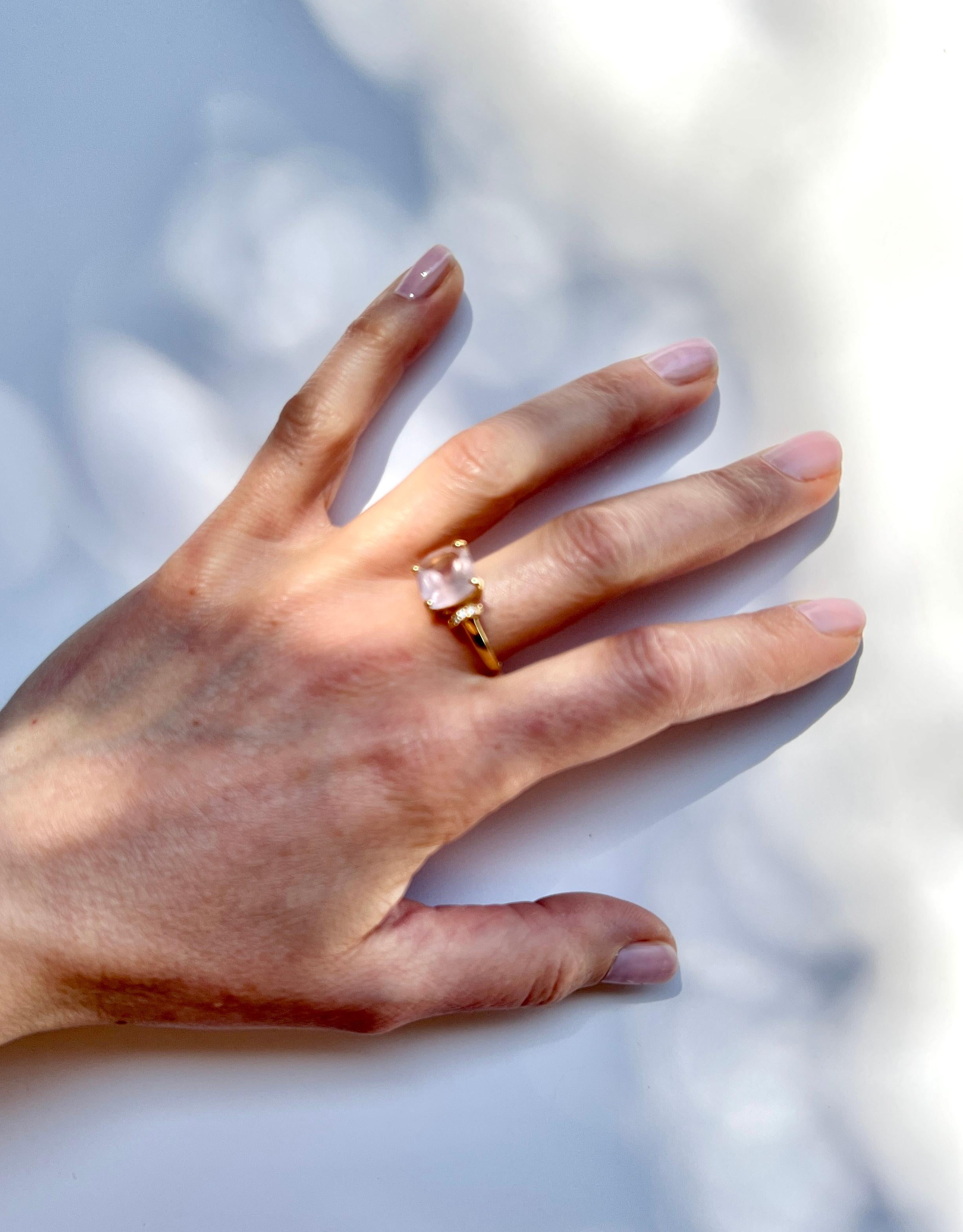 Bague cocktail à la mode élégante en or jaune 18 carats avec pierres naturelles et diamants blancs en vente 4