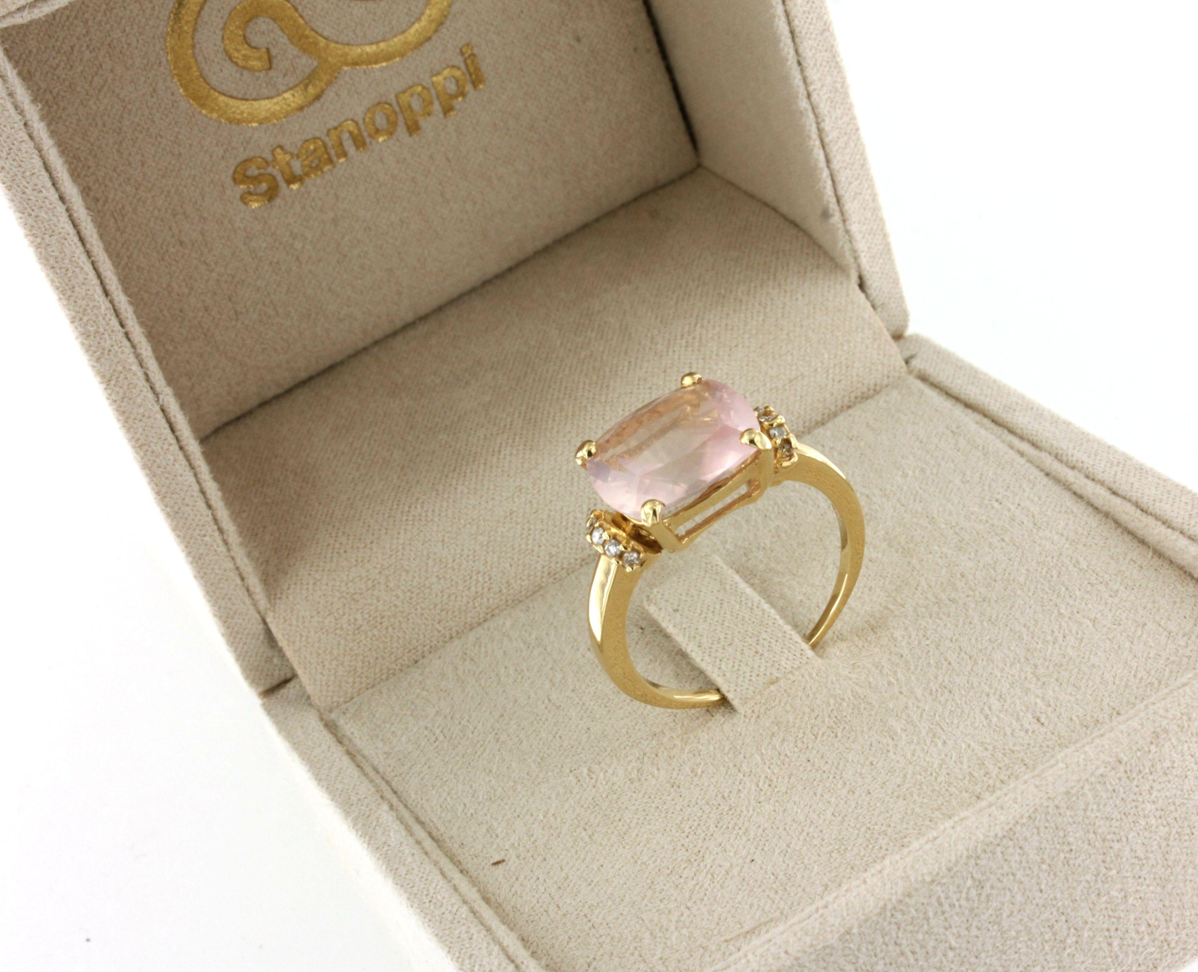 Bague cocktail à la mode élégante en or jaune 18 carats avec pierres naturelles et diamants blancs en vente 1