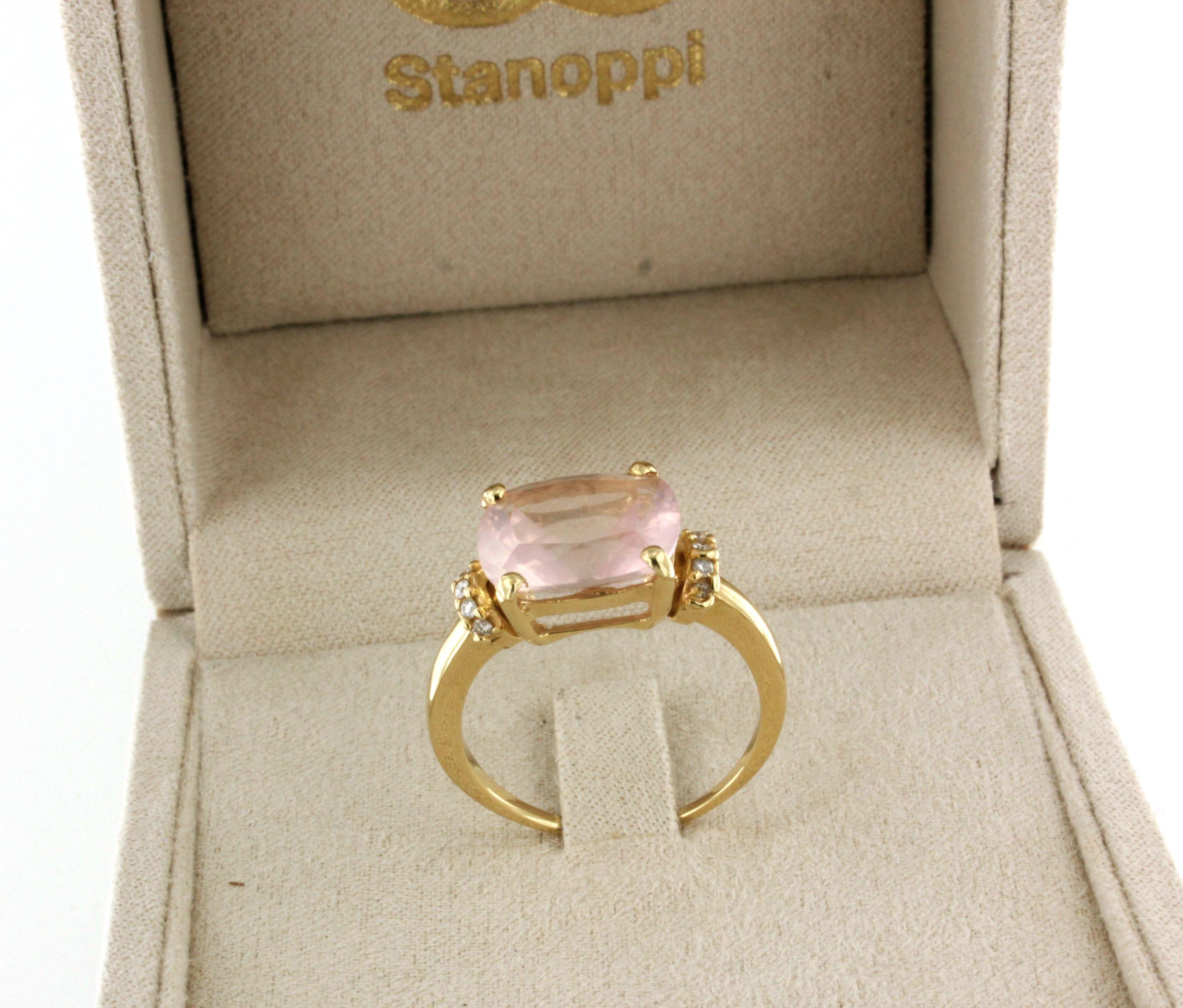 Bague cocktail à la mode élégante en or jaune 18 carats avec pierres naturelles et diamants blancs en vente 2