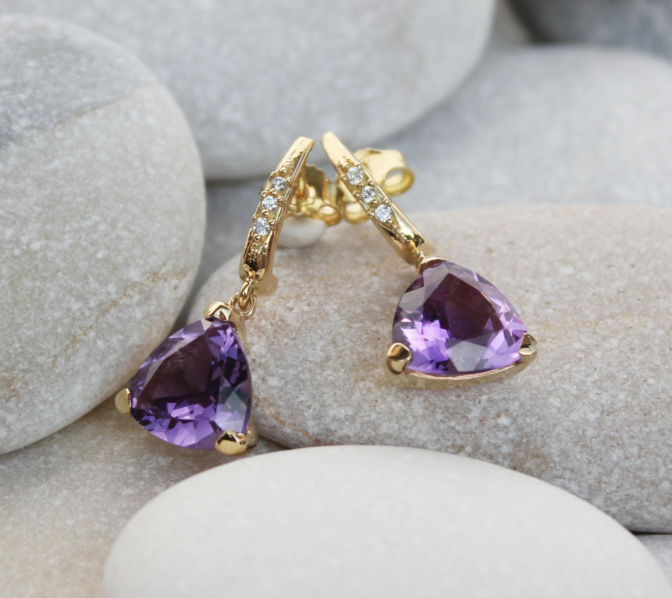 Taglio trillion Orecchini a leva di moda in oro giallo 18Kt con pietre naturali e diamanti bianchi in vendita
