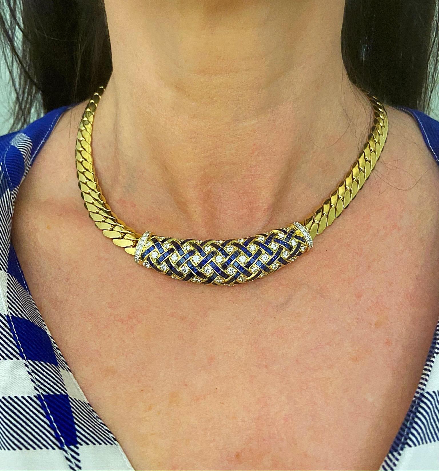 18 Karat Gold Necklace with Basket Weave Diamonds and Blue Sapphires Center In New Condition For Sale In New York, NY