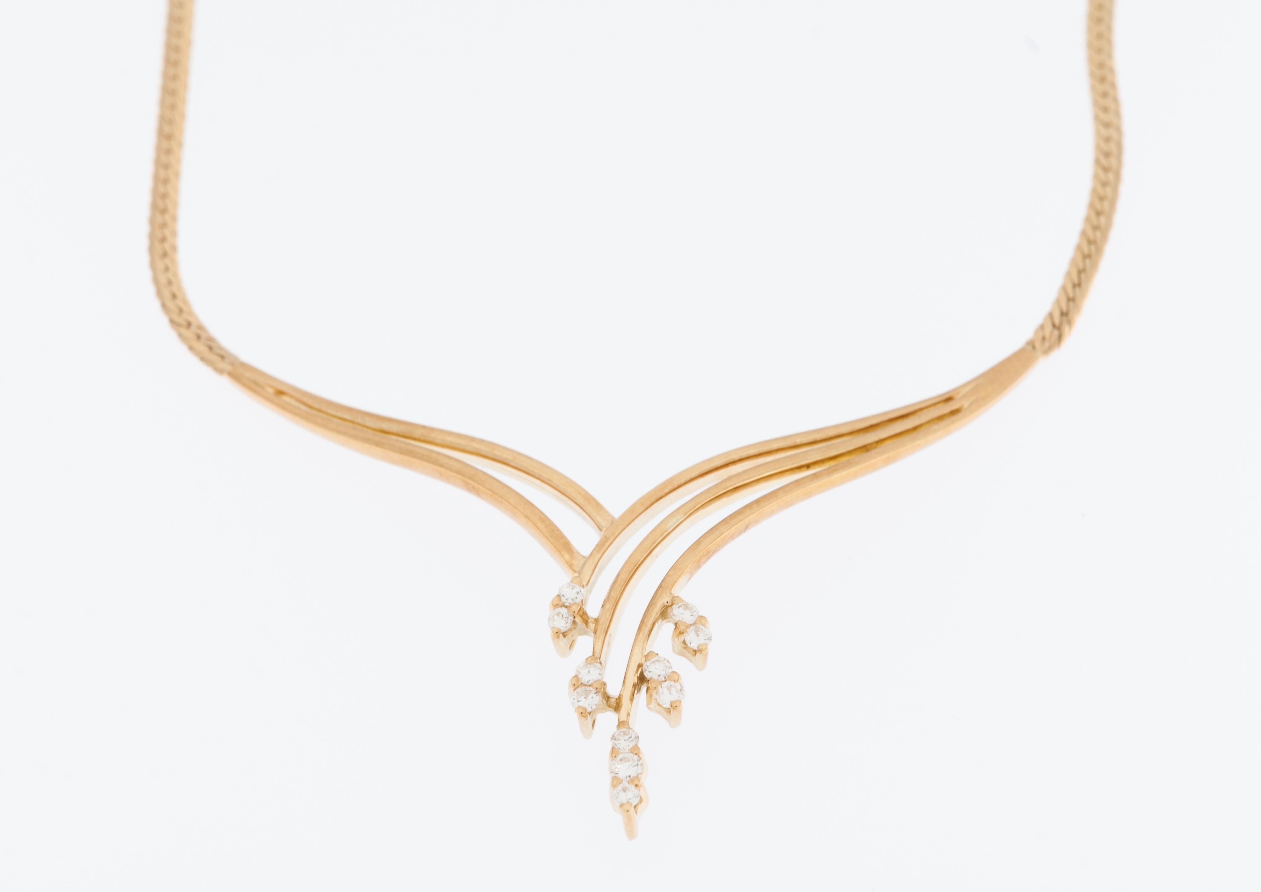 Modern 18kt Yellow Gold Necklace with Diamonds For Sale