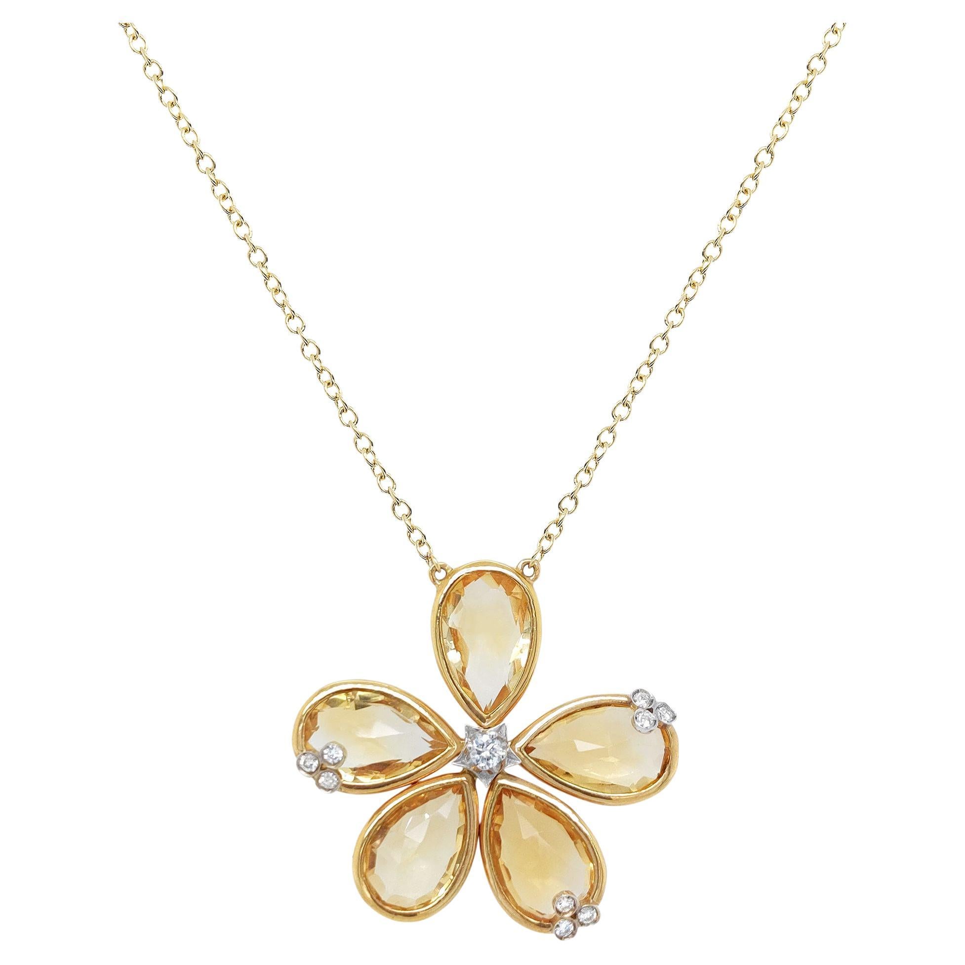18kt Yellow Gold necklace with flower pendant in Citrine quartz and diamonds For Sale