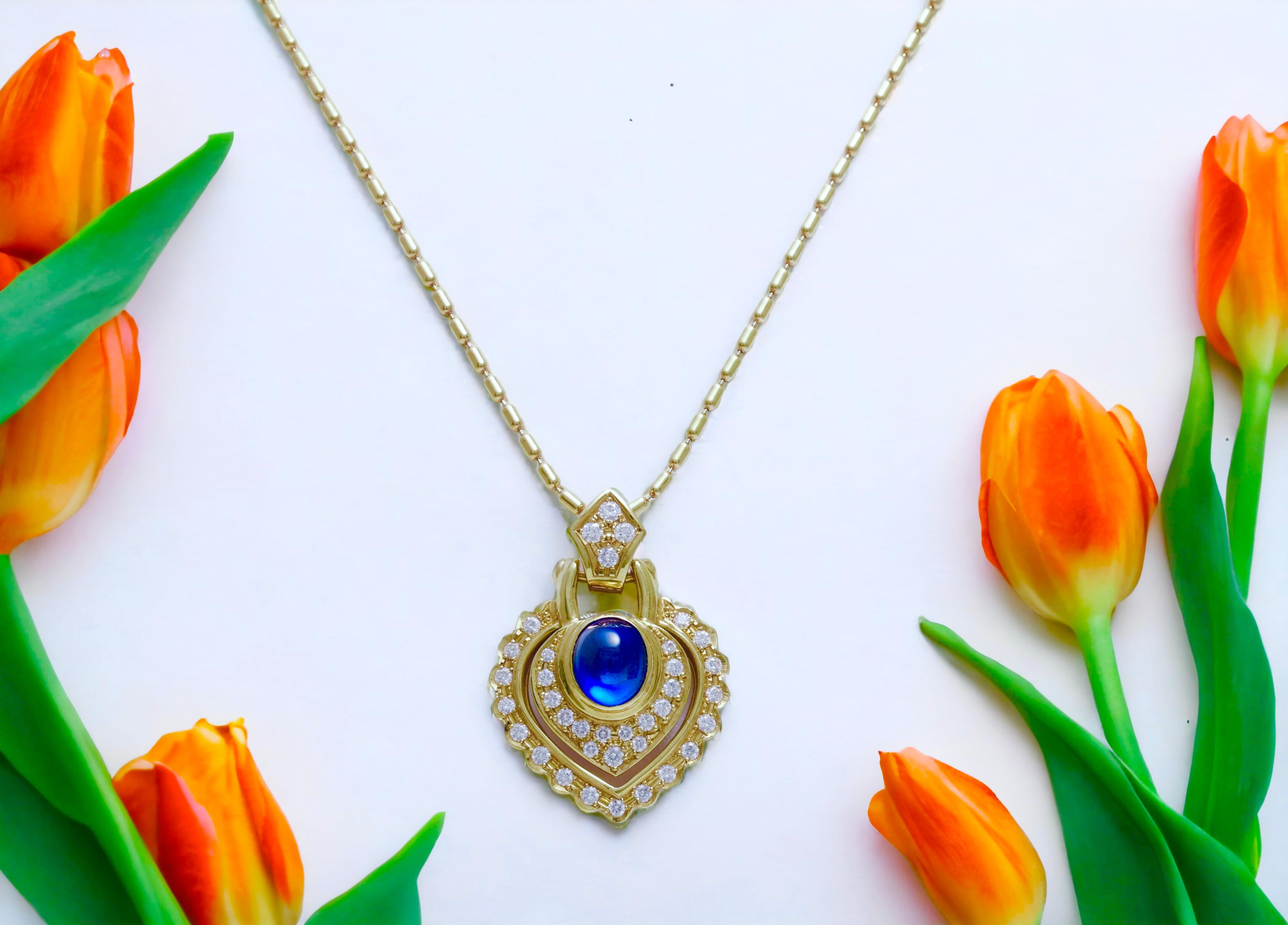 18kt. Yellow Gold Necklace, With Heart Shape Pendant & 2.89ct. Cabochon Sapphire For Sale 4