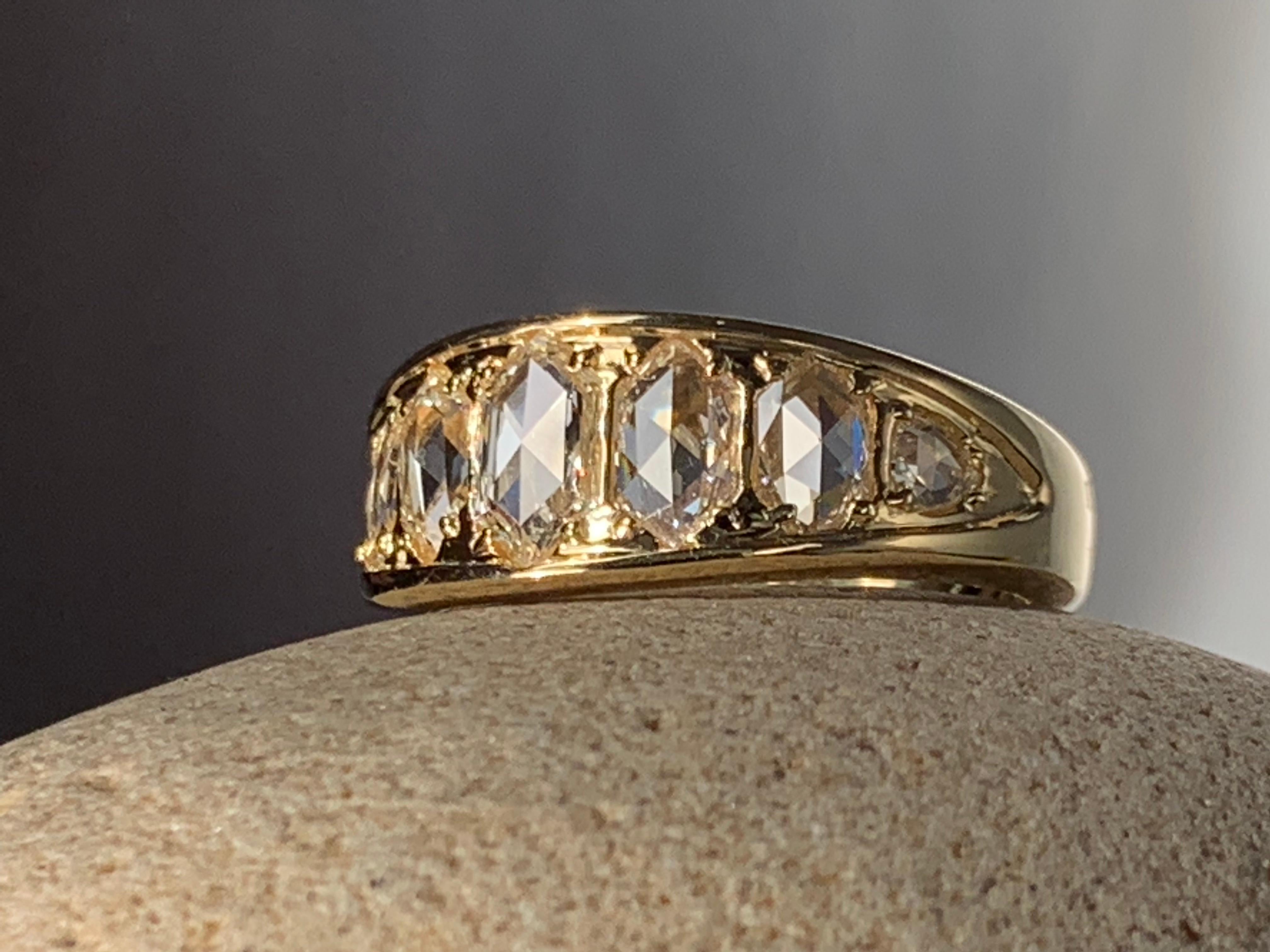 18 Karat Gelbgold OOAK Bandring mit sechseckigen weißen Diamanten im Rosenschliff Damen im Angebot