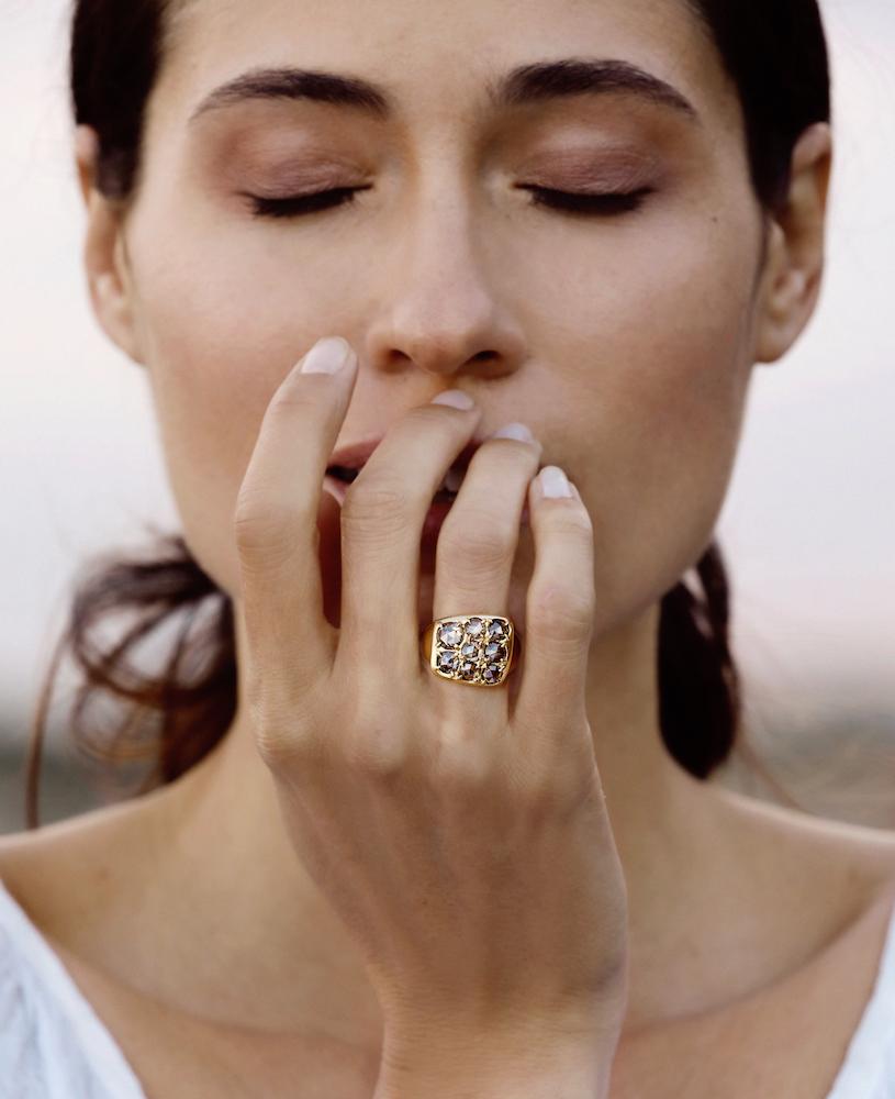 Designed and sculpted for versatile everyday wear, the bold one-of-a-kind Tablet wide band ring is a rich palette of dynamic earth tone rose cut diamonds that will superbly complement and enhance your signature style. 

18kt yellow gold 
Rose cut