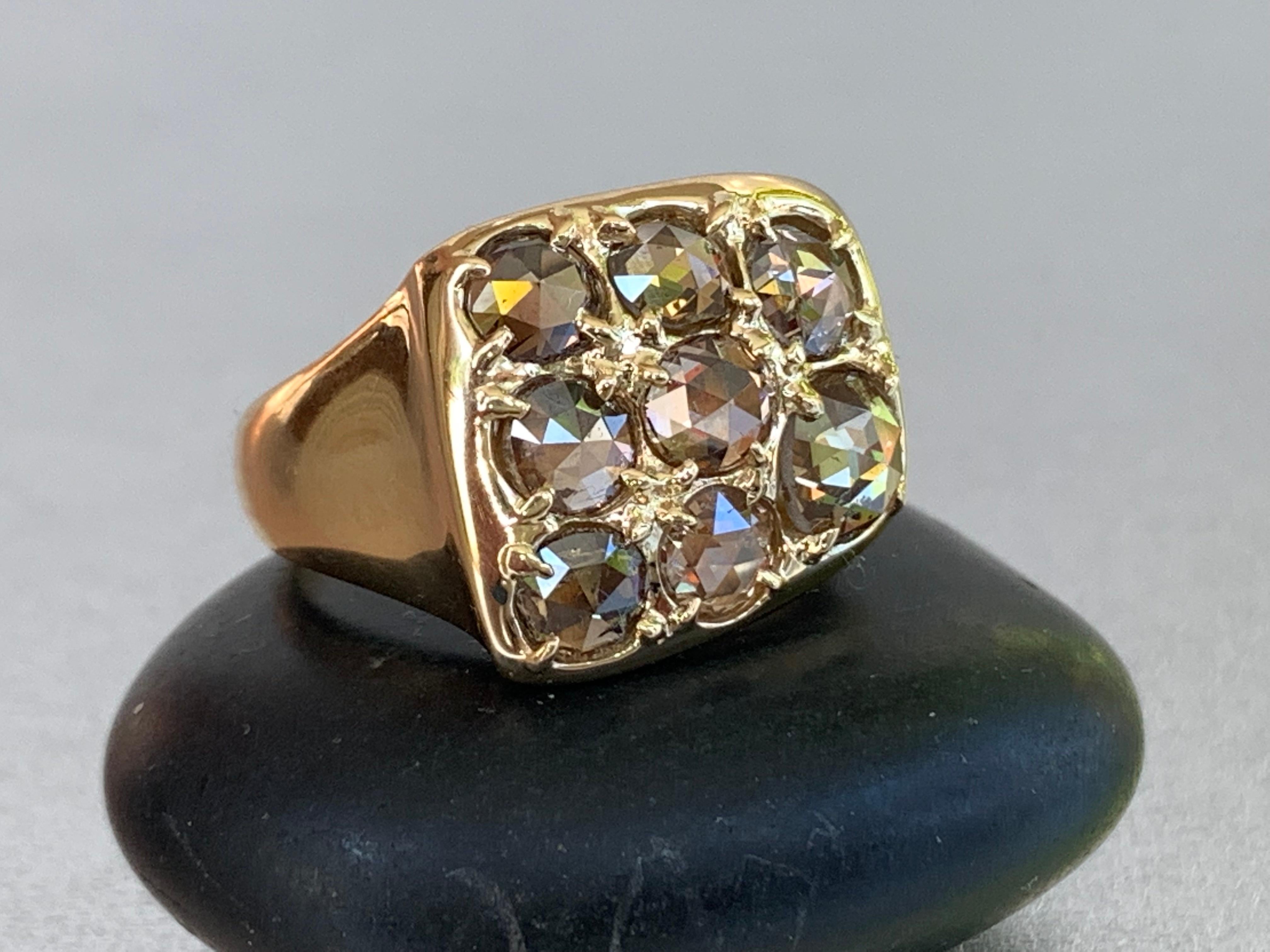 Breiter 18 Karat Gelbgold Cluster-Ring mit schokoladenbraunen Diamanten im Rosenschliff im Angebot 1