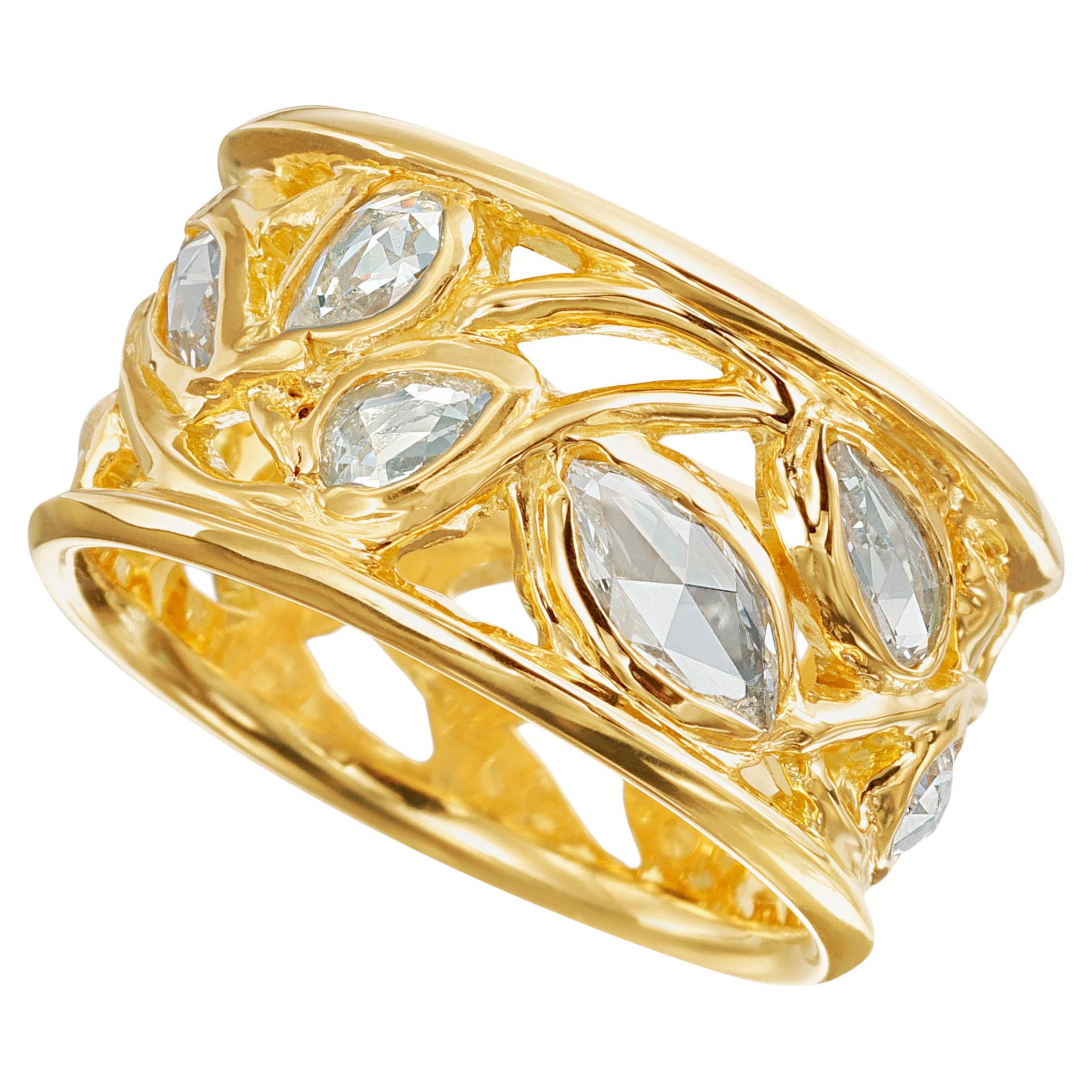 Bague à large anneau en or jaune 18 carats sculpté de façon organique avec diamants blancs taille rose