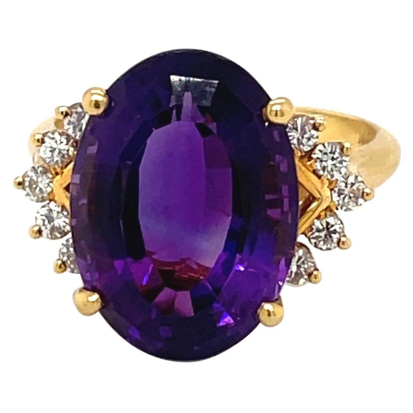 18kt Yellow Gold Oval Amethyst 7.24ct. & Diamond 0.76ct. Ring For Sale