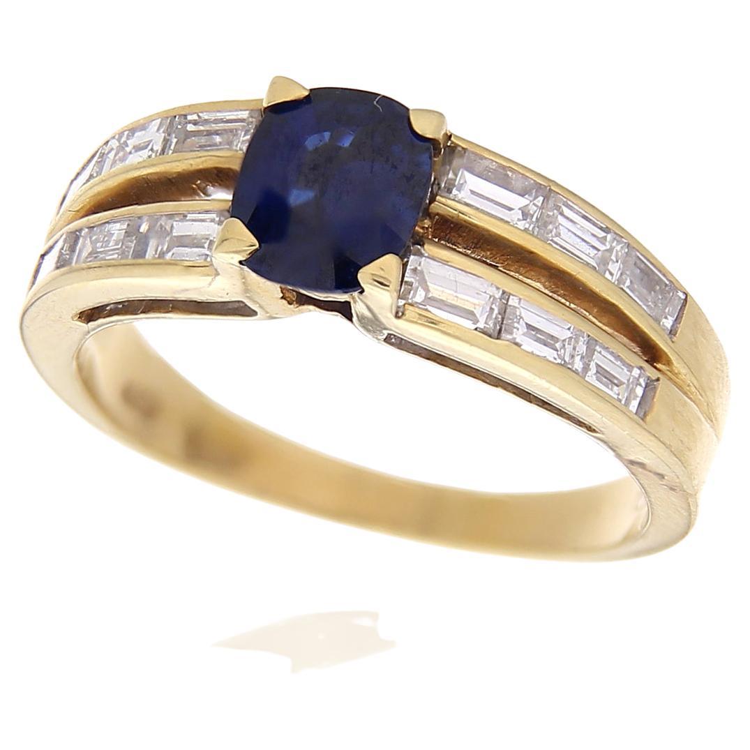 18Kt Yellow Gold Oval Blue Sapphire 0.90 ct White Diamonds Baguette-Cut 0.80 ct For Sale