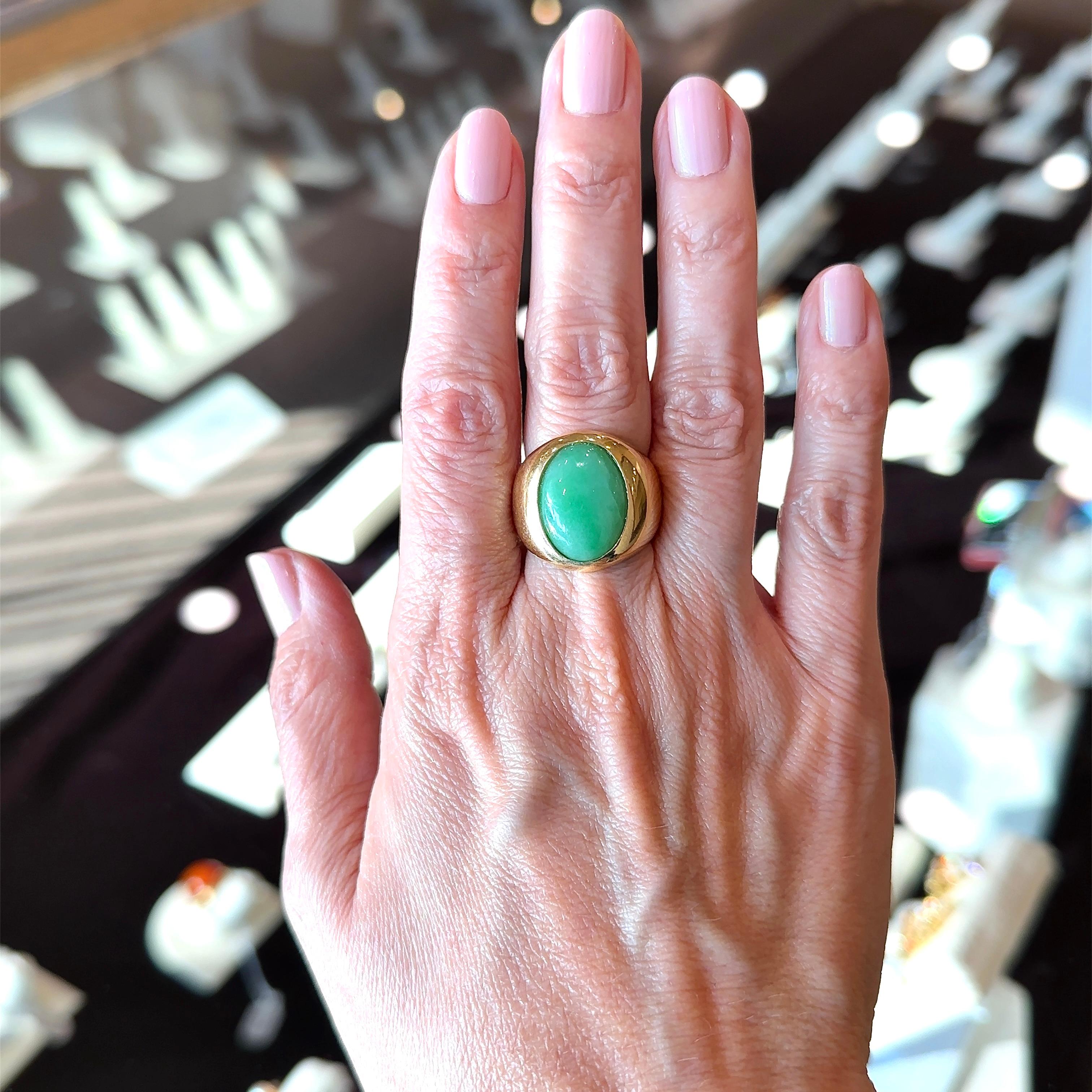 Contemporary 18KT Yellow Gold Oval Cabochon Jade Signet Ring For Sale