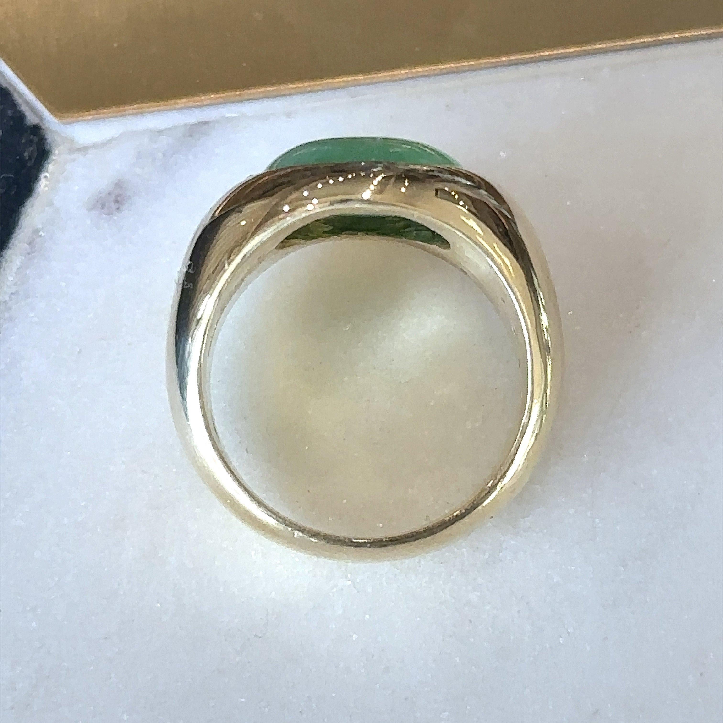 18KT Yellow Gold Oval Cabochon Jade Signet Ring For Sale 2