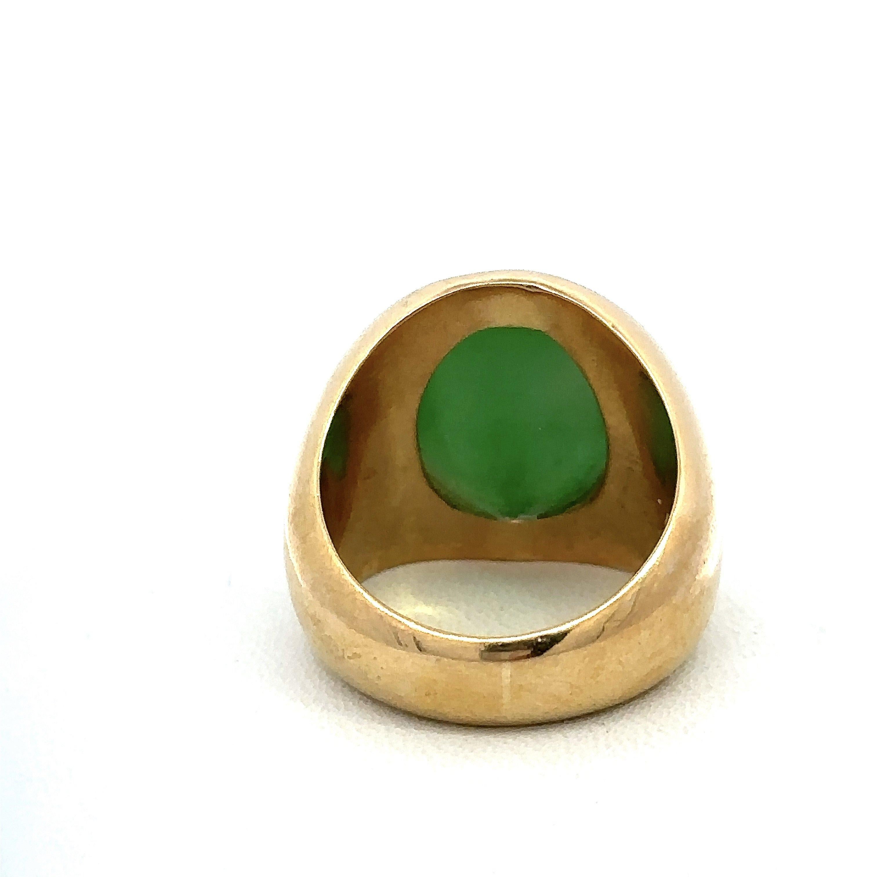18KT Yellow Gold Oval Cabochon Jade Signet Ring For Sale 3