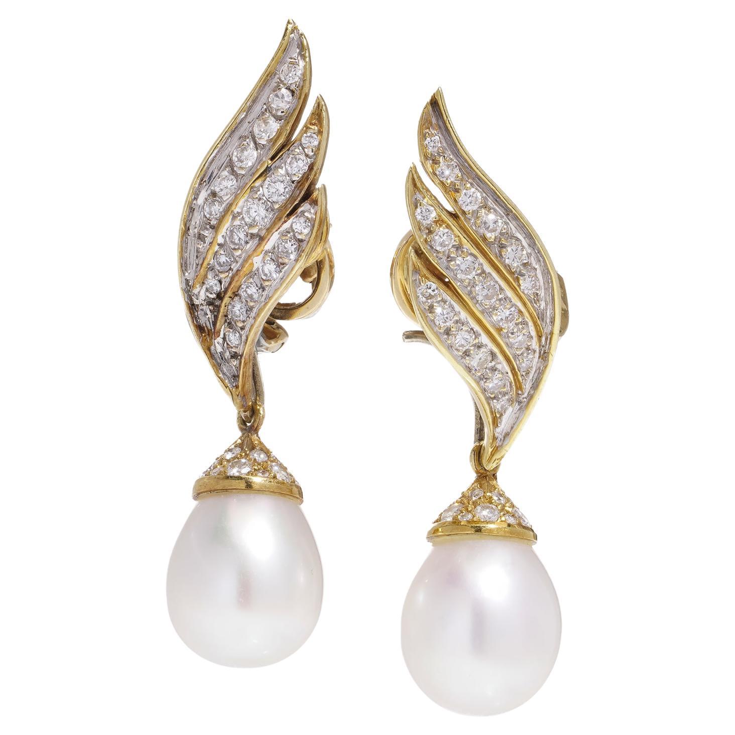 Paire de boucles d'oreilles clips en or jaune 18kt. diamantées ailées jour et nuit 