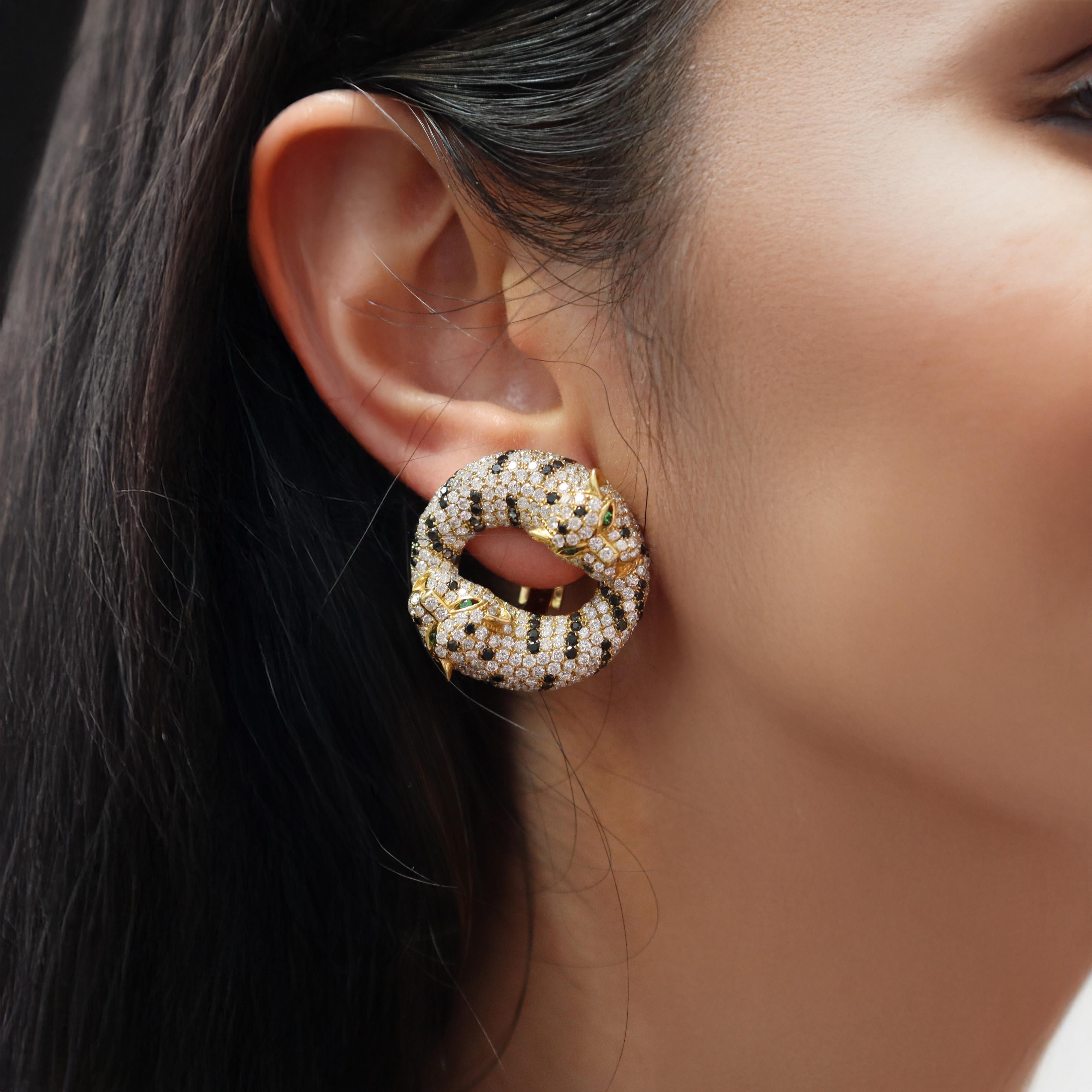Pendientes Panthere de oro amarillo de 18 quilates con 10,86 quilates de diamantes blancos y negros en venta 5