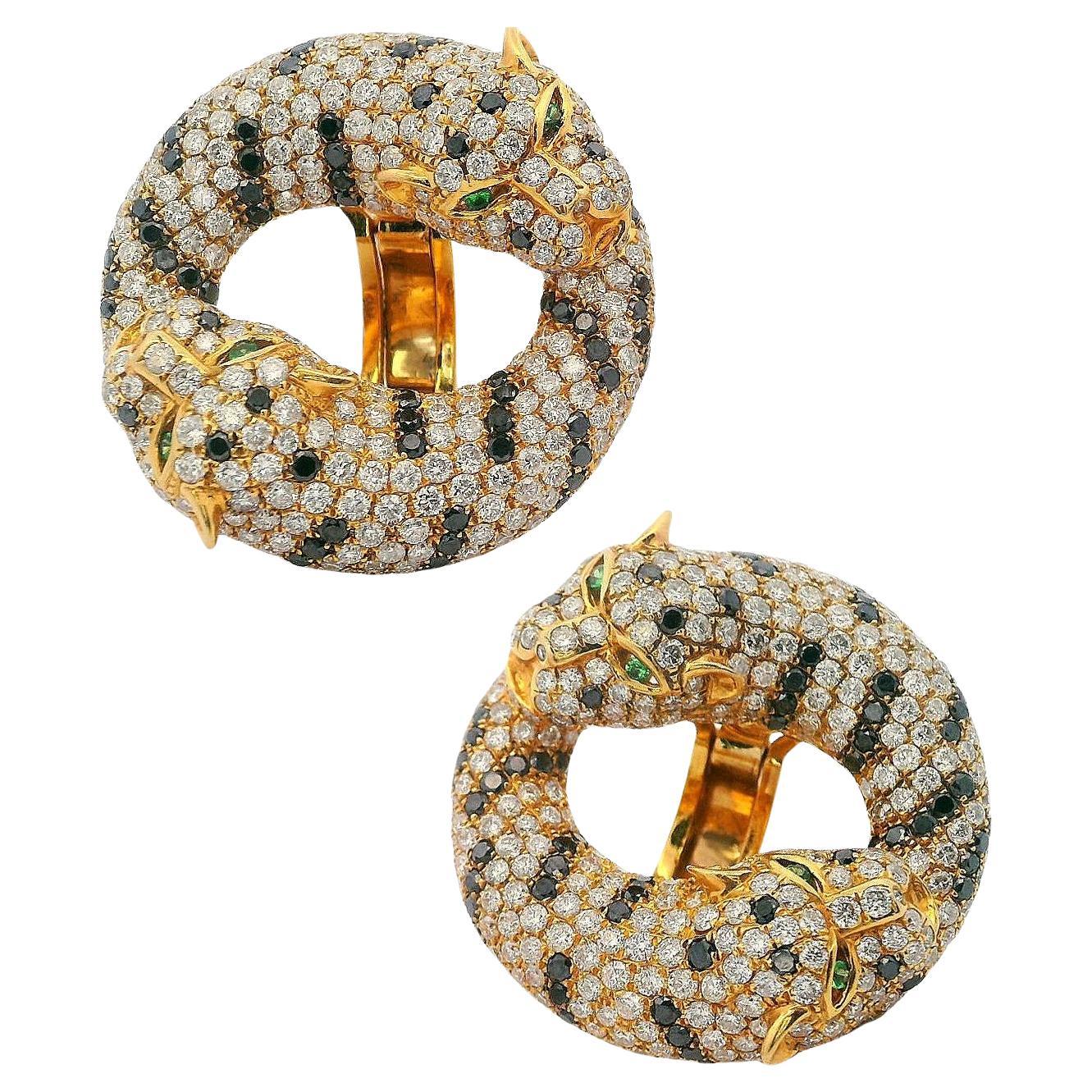 Pendientes Panthere de oro amarillo de 18 quilates con 10,86 quilates de diamantes blancos y negros en venta