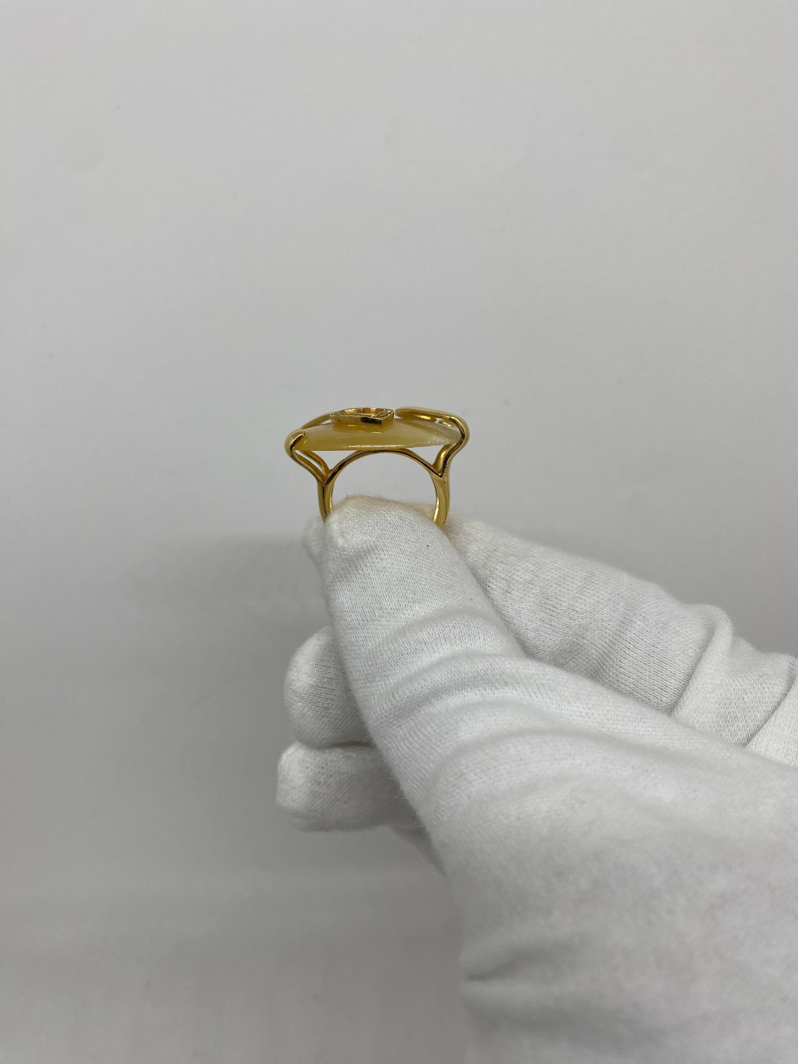 Women's or Men's 18 Karat Yellow Gold Pascia Heart Ring Mother of Pearl & White Diamonds For Sale