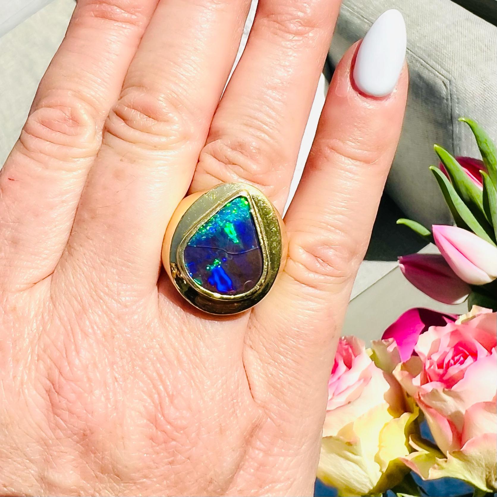 18kt Yellow Gold Pear Shaped Australian Opal Ring In Excellent Condition For Sale In San Francisco, CA
