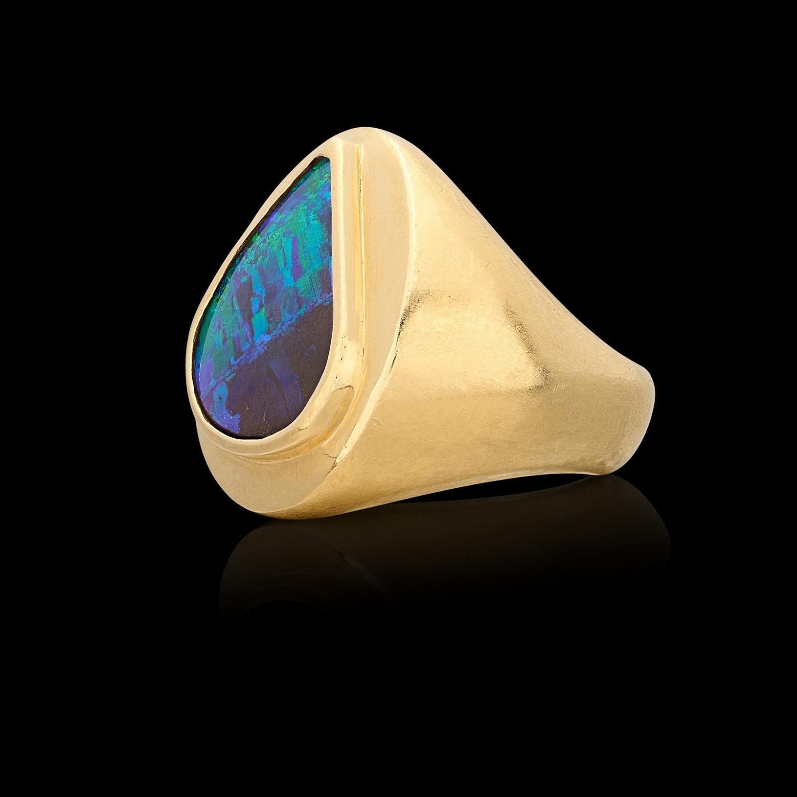 Women's or Men's 18kt Yellow Gold Pear Shaped Australian Opal Ring For Sale