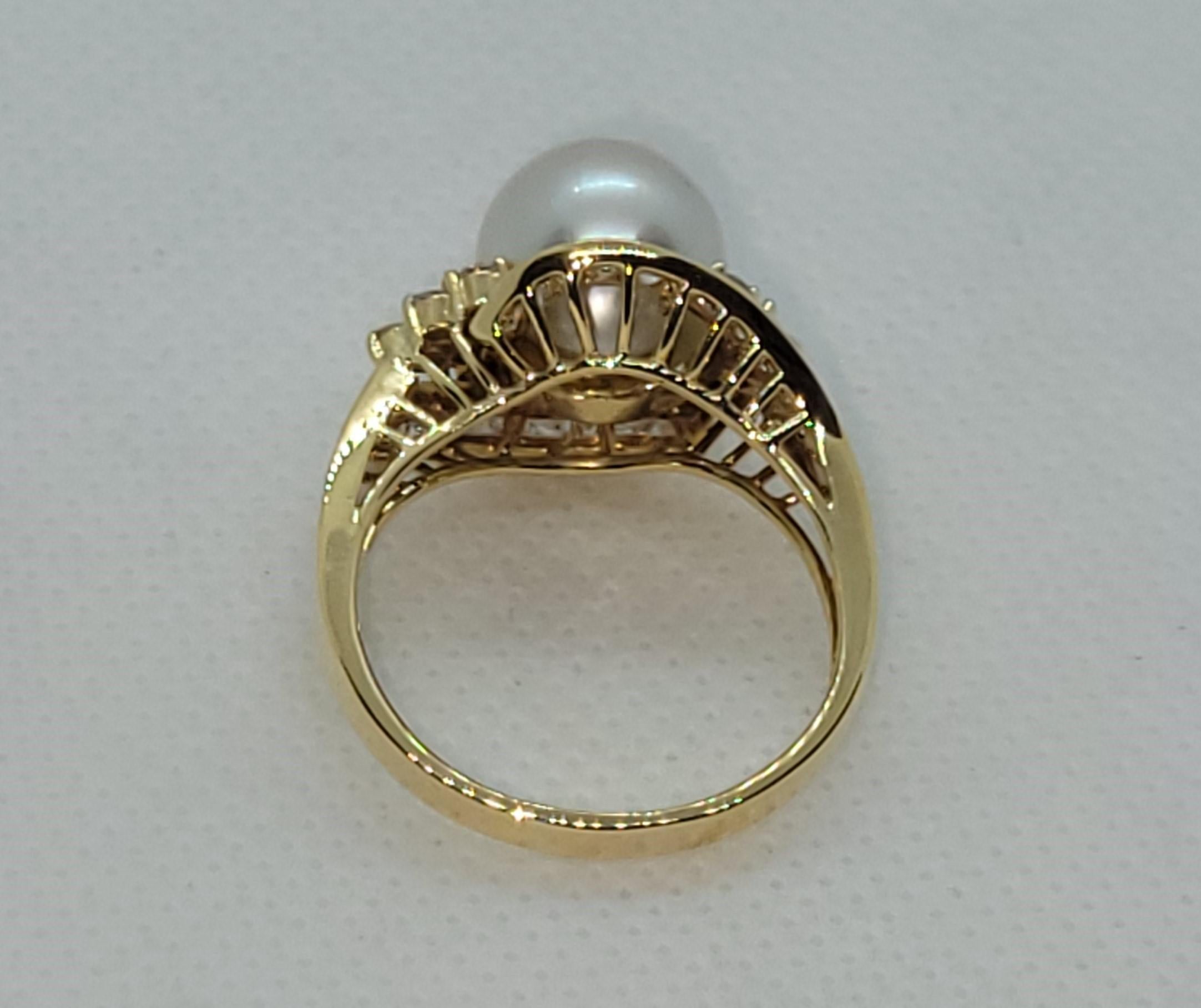 Round Cut 18kt Yellow Gold Pearl Diamond Ring, 10.5mm Silver White Pearl, .65cttw, 9.25 Sz For Sale