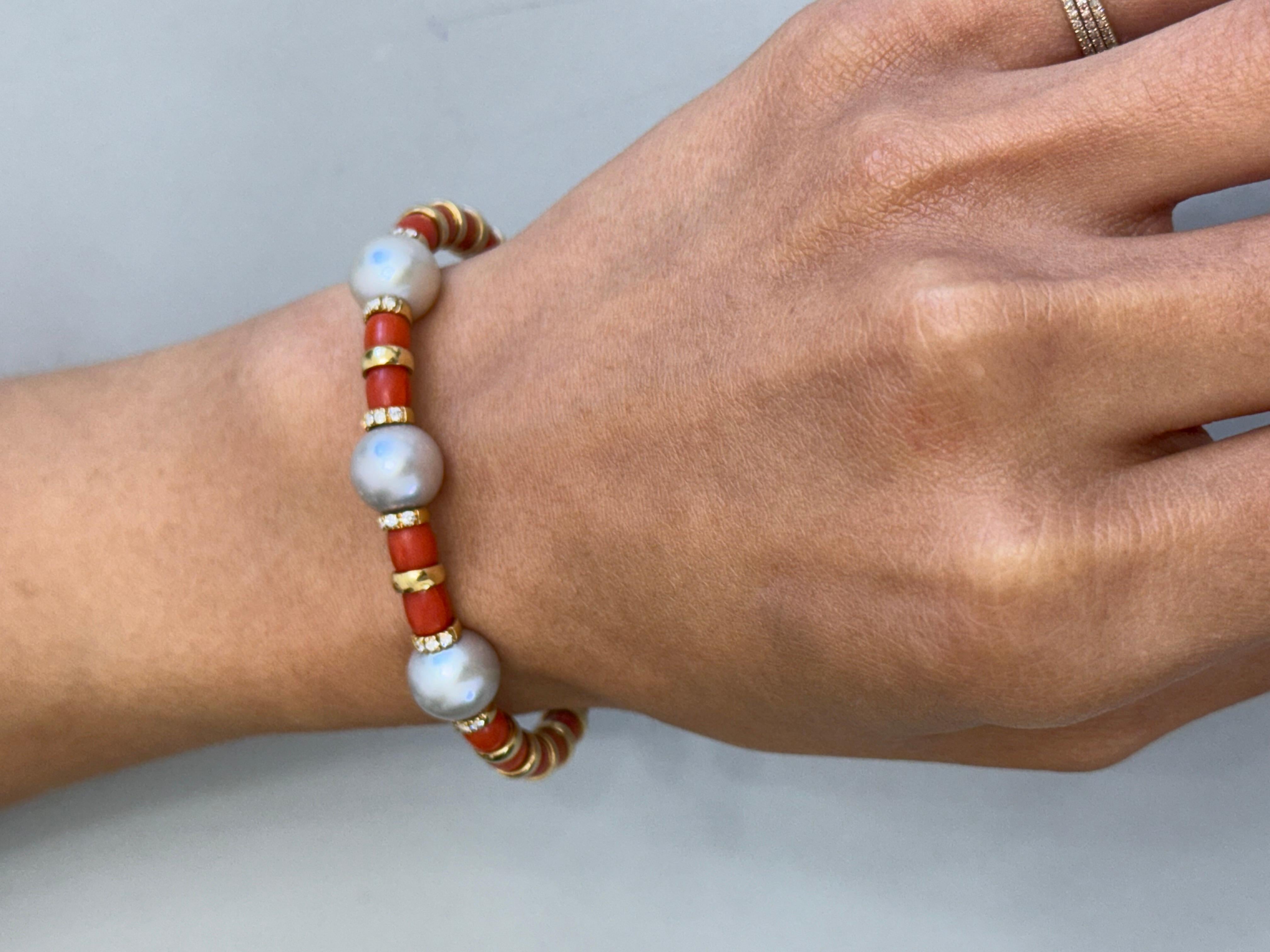 18Kt Yellow Gold Pearls and Coral Bracelet with Diamonds For Sale 1