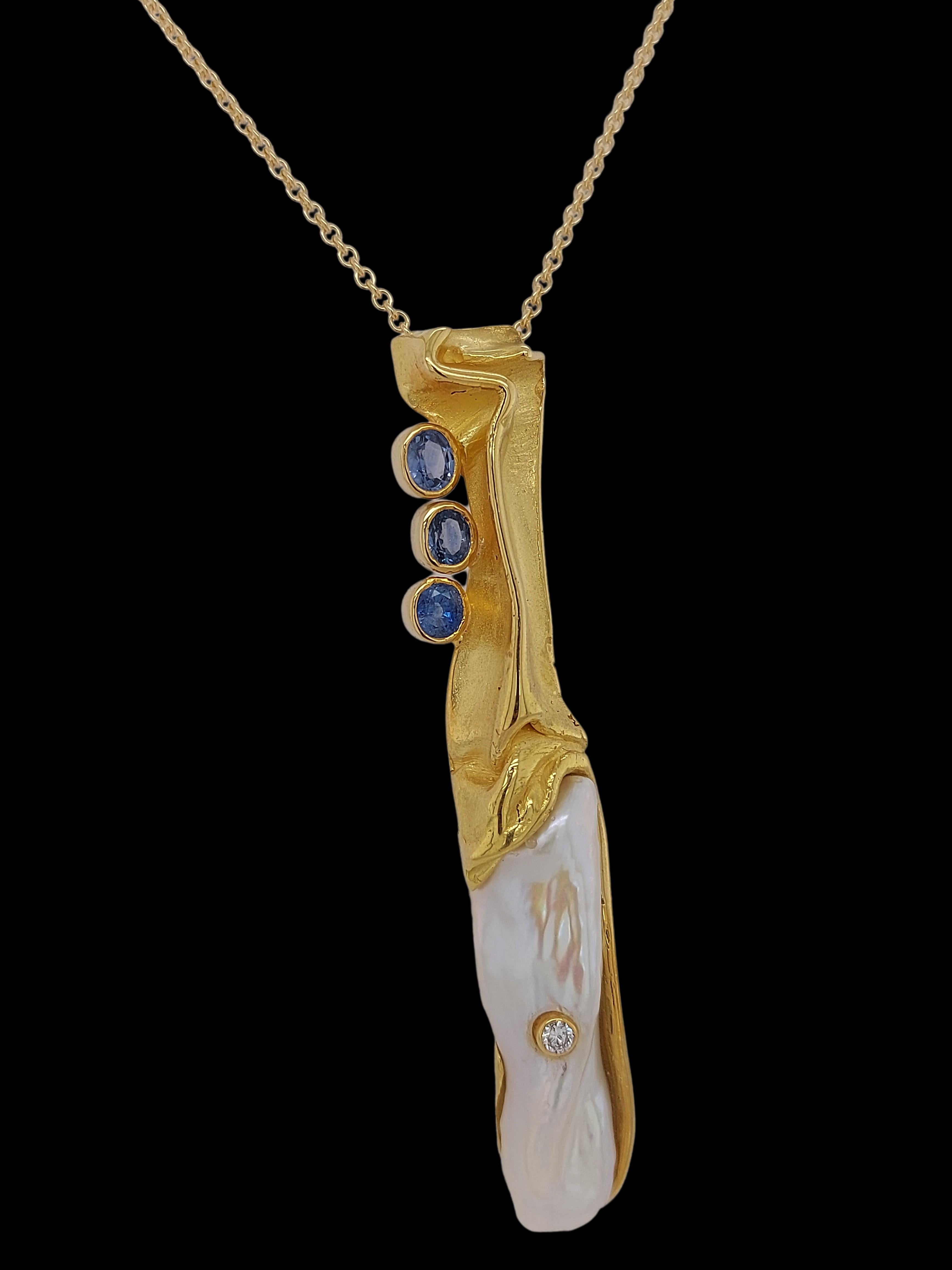 18kt Yellow Gold Pendant / Necklace By J.P. De Saedeleer with Large Pearl, Diamond, Sapphire

Unique one of a kind Hand Crafted By Jean Pierre De Saedeleer ,only 1 made on special order !

Diamond: 1 brilliant cut diamond of 0.07ct

Sapphire: 3 blue