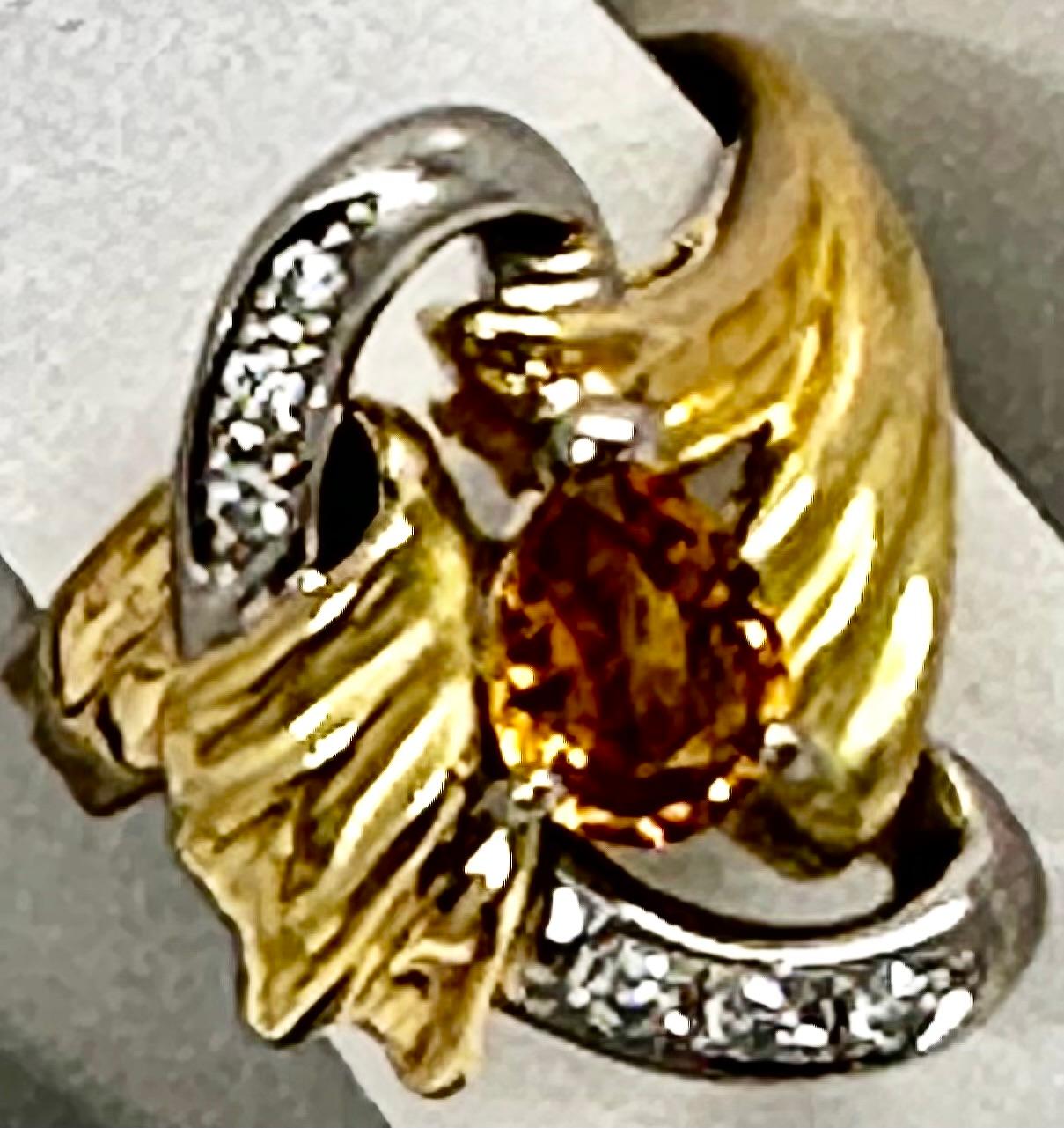 18kt Yellow Gold ~ Platinum 900 ~ 6x8mm Citrine ~ 6 Diamonds ~ Ring Size 6 1/4 In Excellent Condition For Sale In Las Vegas, NV