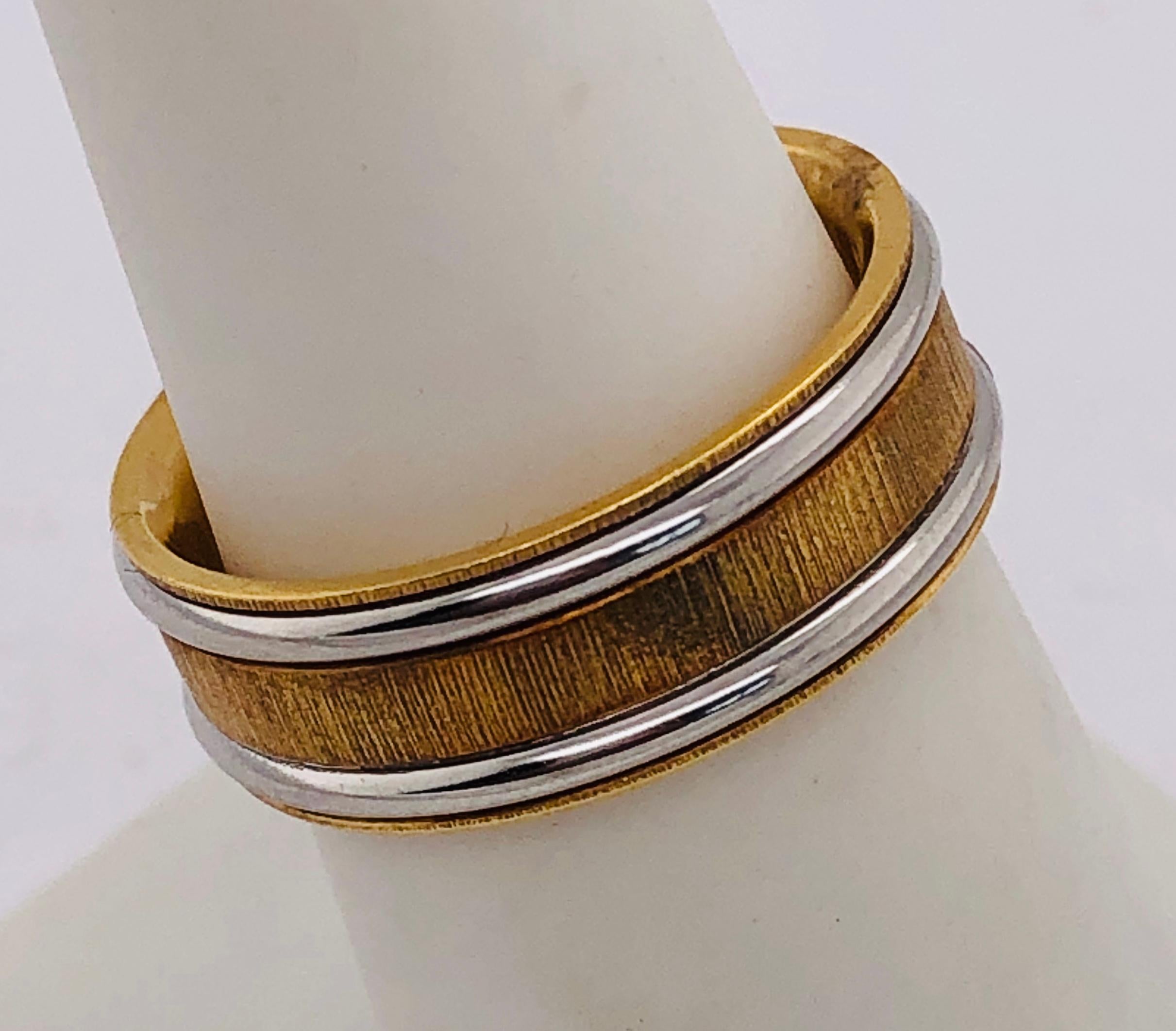 18 Karat Yellow Gold Platinum Ring Bridal or Wedding Band Ring In Good Condition For Sale In Stamford, CT