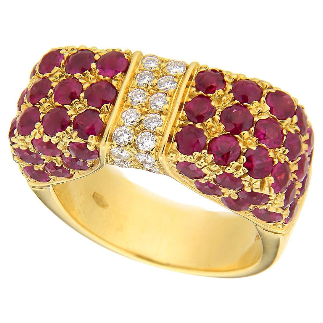 18 Karat Yellow Gold Ribbon Ring Brilliant Cut Rubies 5.90 Ct & Diamonds 0.40 Ct For Sale