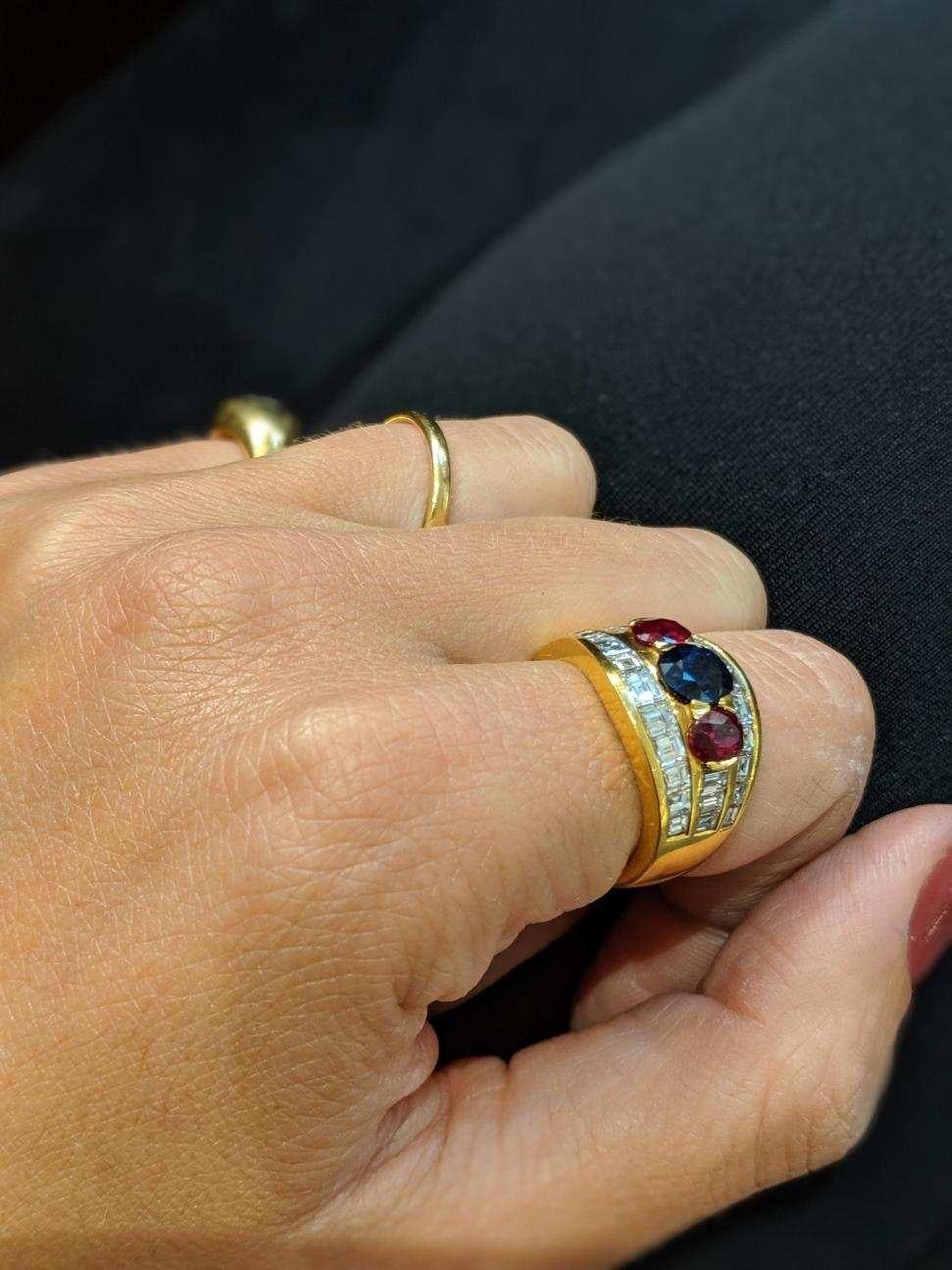 Contemporary 18 Karat Gold Ring, 1.53 Carat Oval Blue Sapphire, with Rubies and Diamonds For Sale