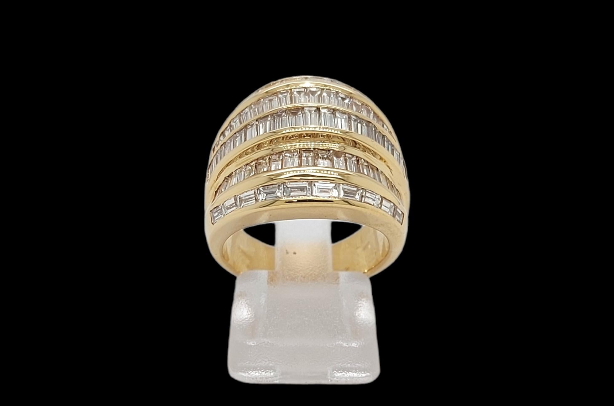 18kt Yellow Gold Ring 4.5 Carat, Baguette Cut Diamonds, Estate Sultan Oman For Sale 1