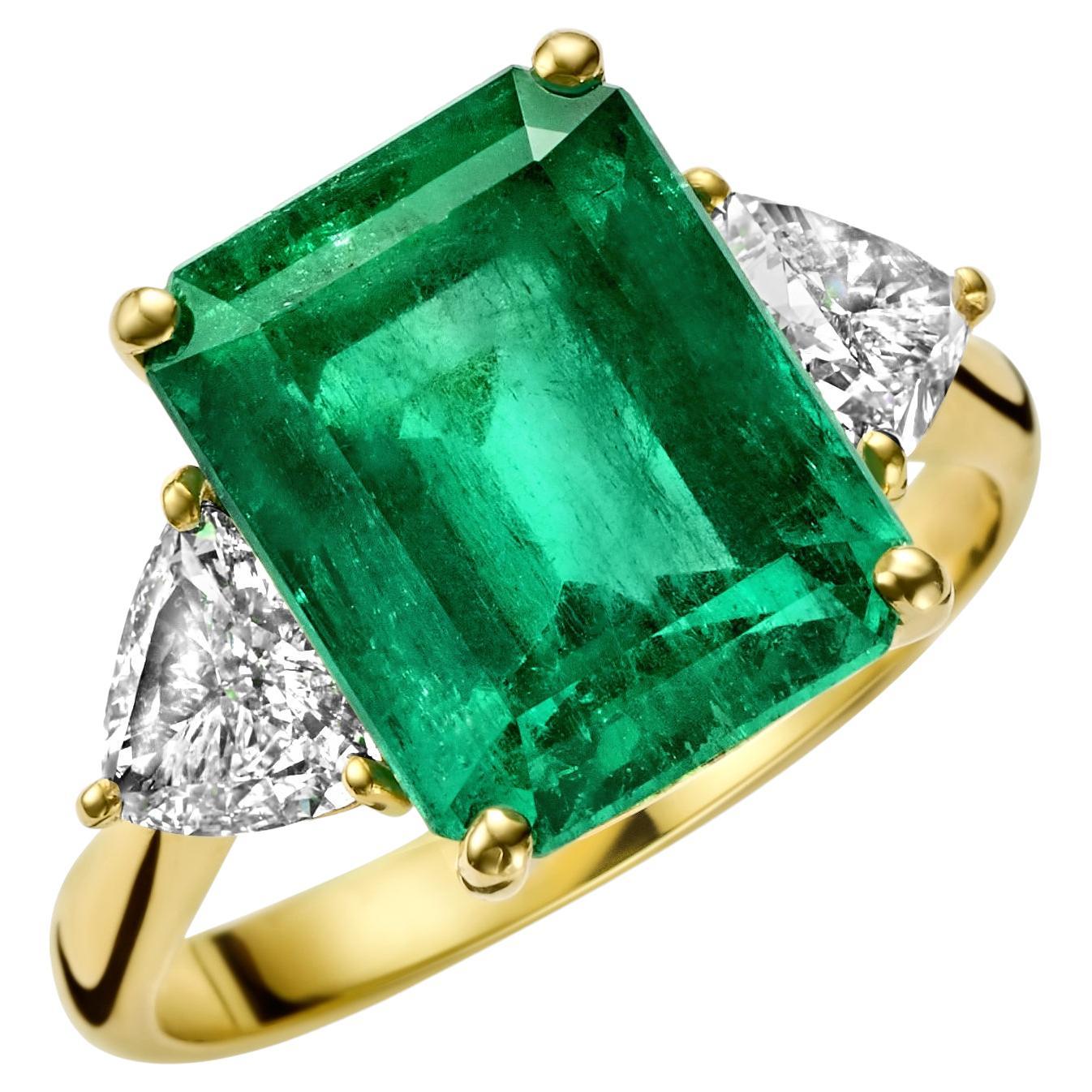 18 Karat Gelbgold Ring 6,75 Karat kleiner Smaragd Kolumbien, dreieckige Diamanten CGL 