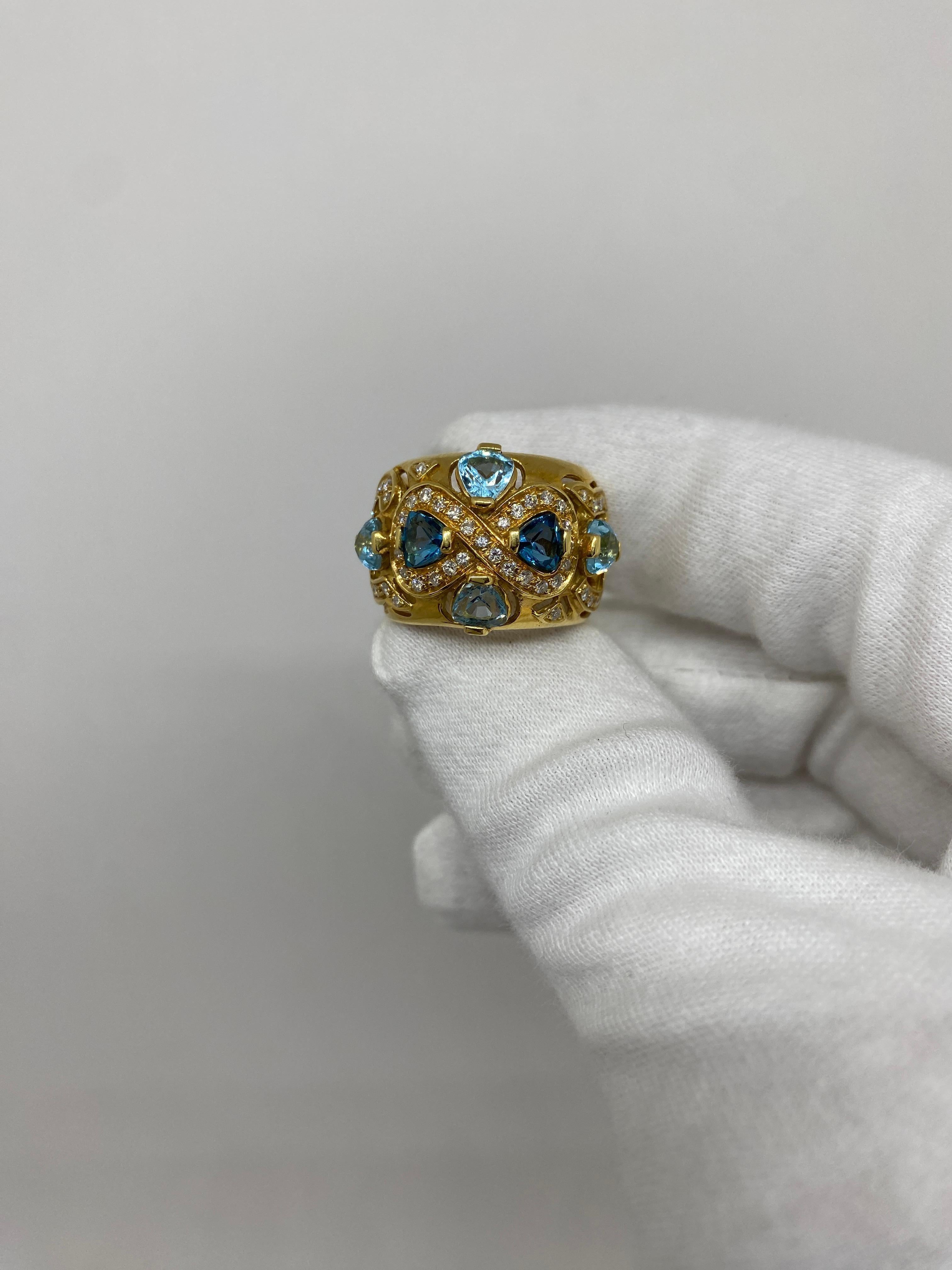 18Kt Yellow Gold Ring Blue Topazes & White Diamonds In Excellent Condition For Sale In Bergamo, BG